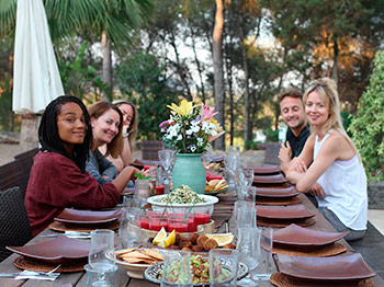 ibiza_yoga_retreat_brunch_outdoors