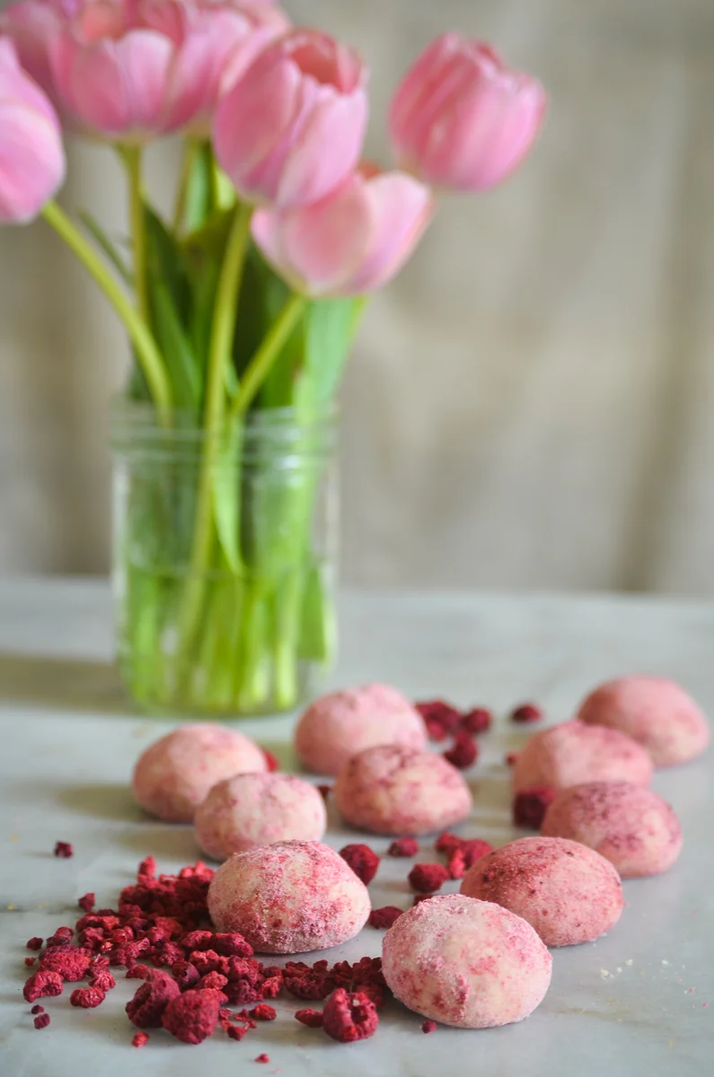 Raspberry dusted Almond Butter Cookies