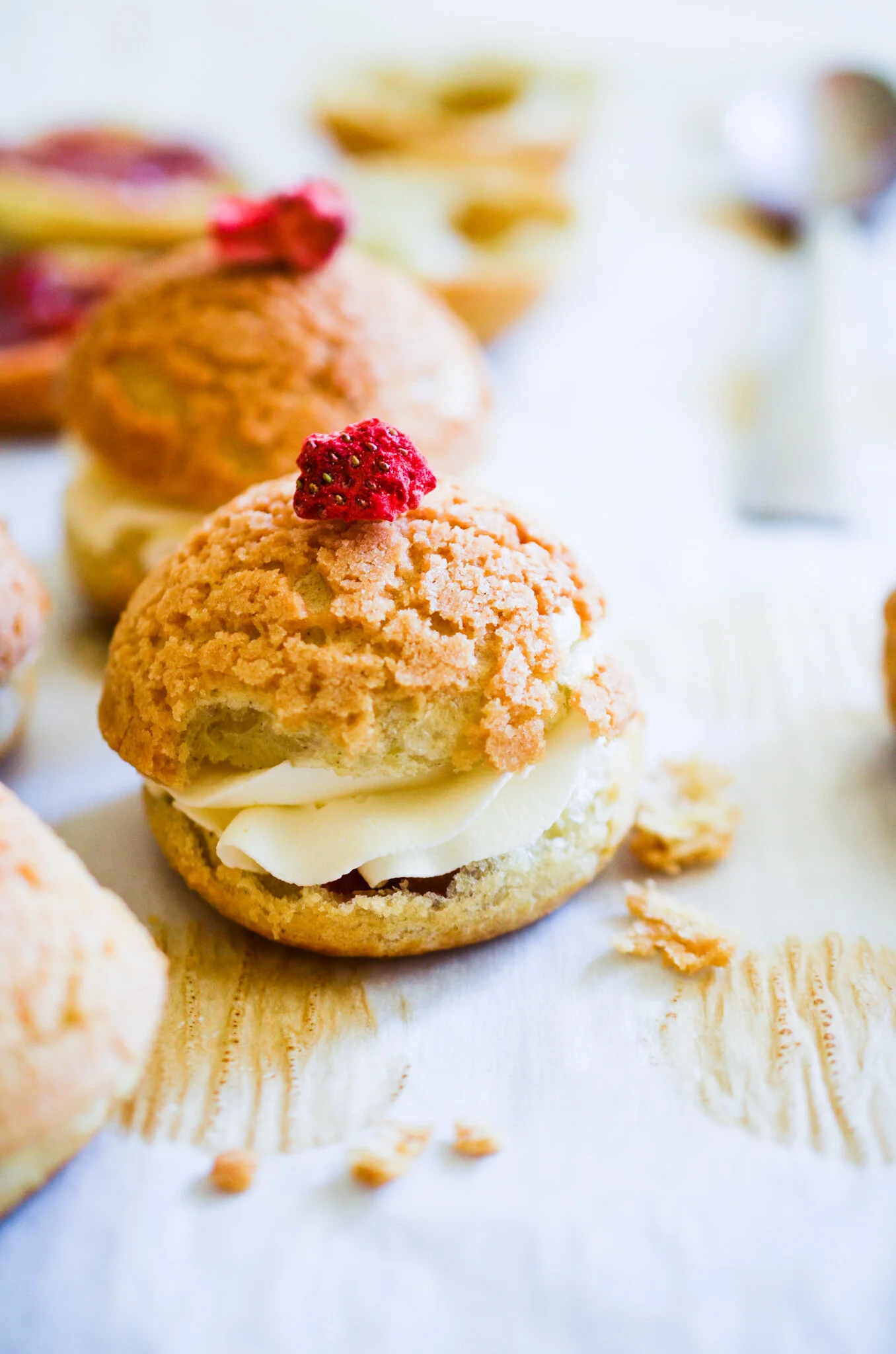 Choux au craquelin - Strawberry Shortcake edition