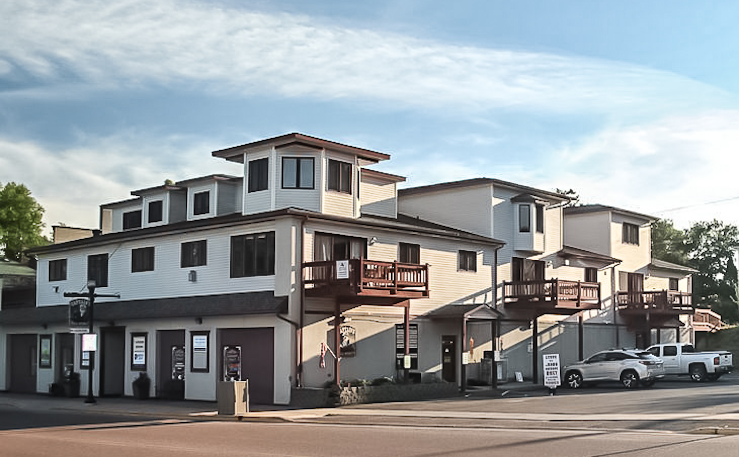 Washington Condos exterior crop.png