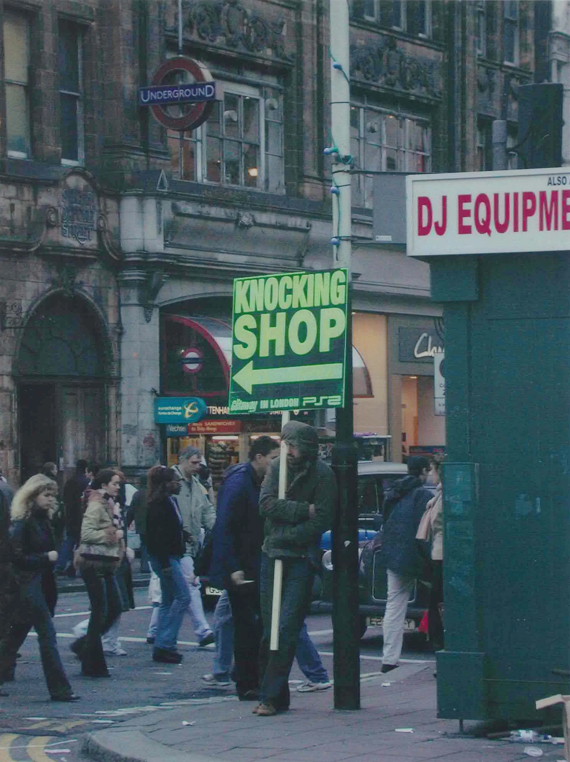 The Getaway In London Ambient Media