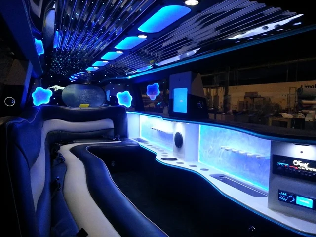 140" LIMO mirror and colorwash ceiling