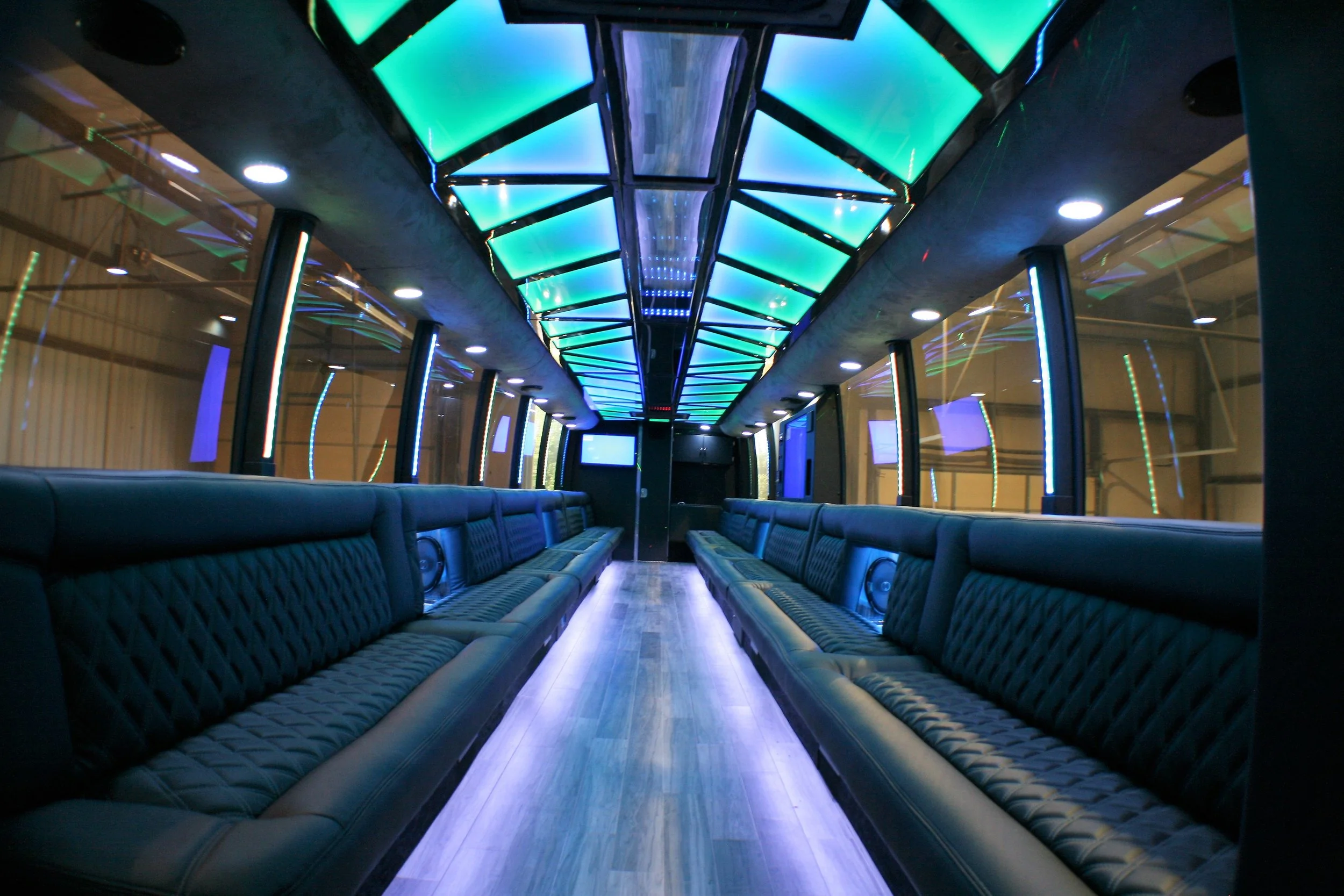 Limousine Bus 