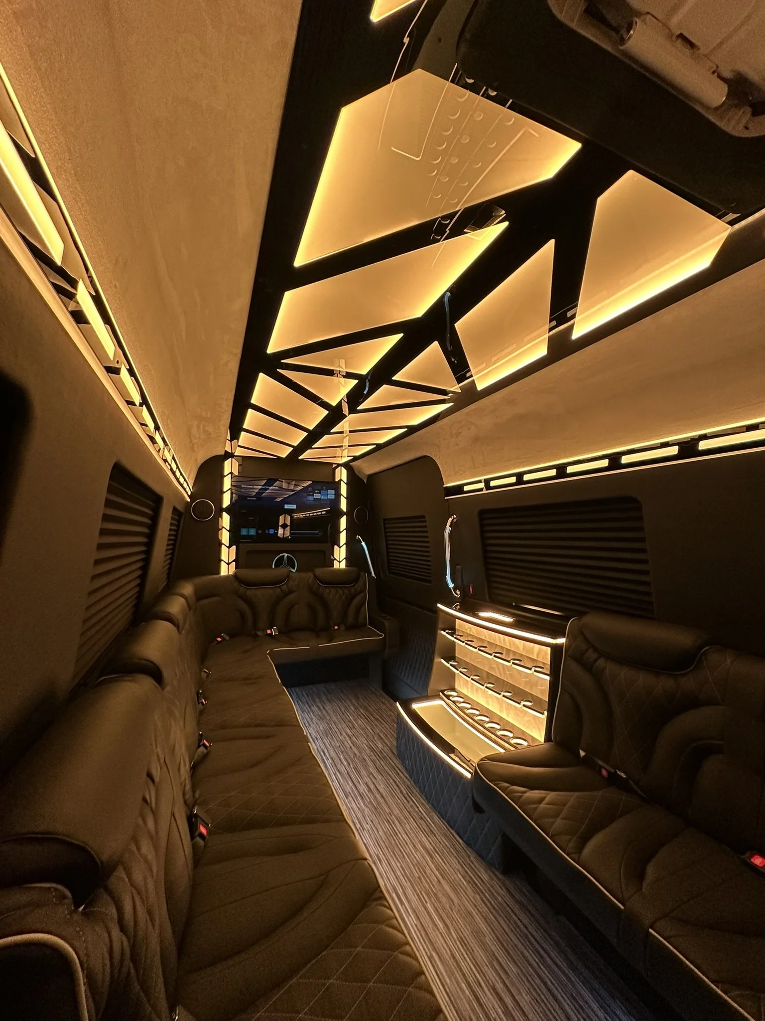 14 Passenger Limo 