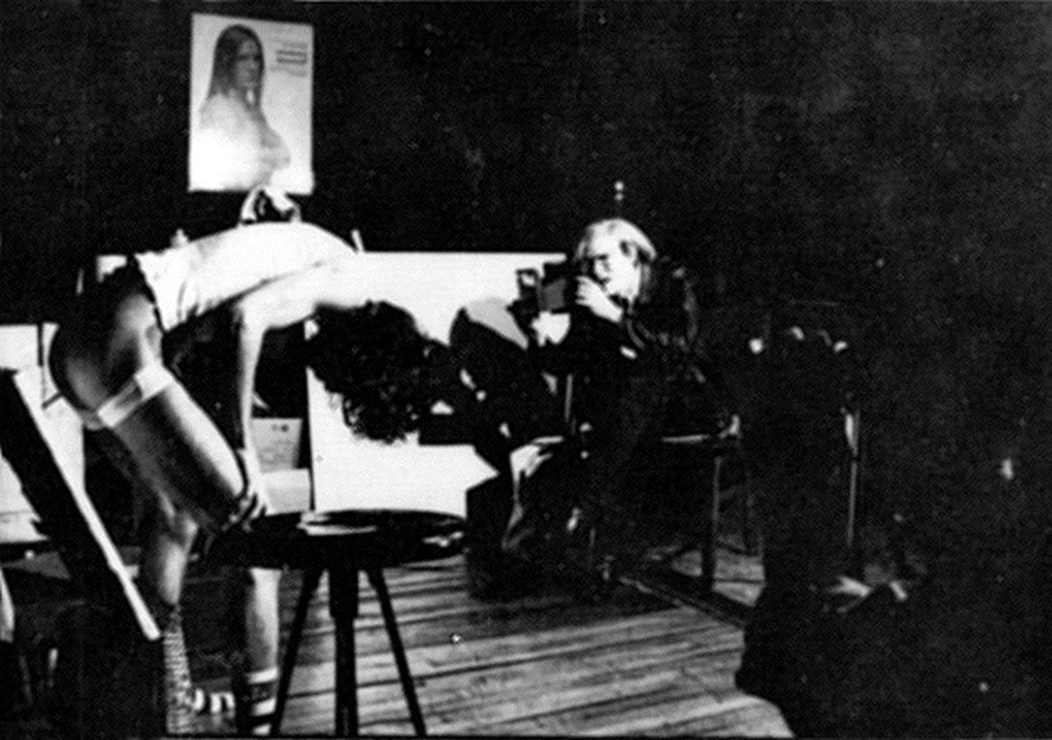 Neke Carson painting his "rectal realist" portrait of Andy Warhol, 1972. Photo by Anton Perich