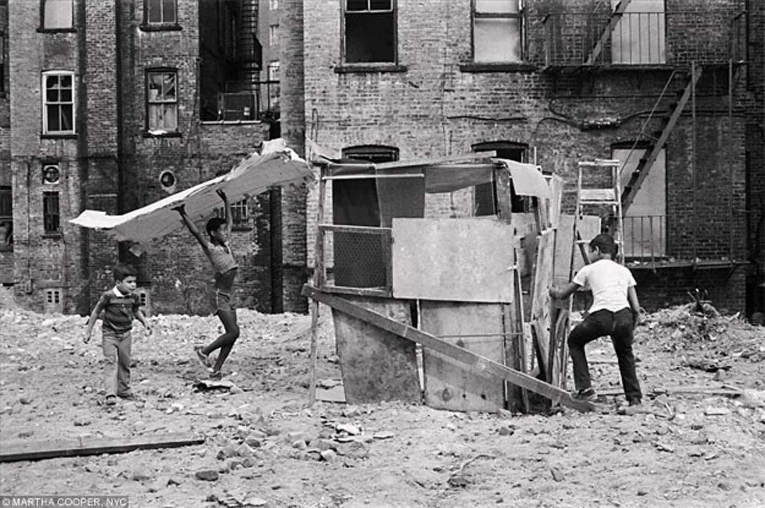 Building a house. Photo by Martha Cooper
