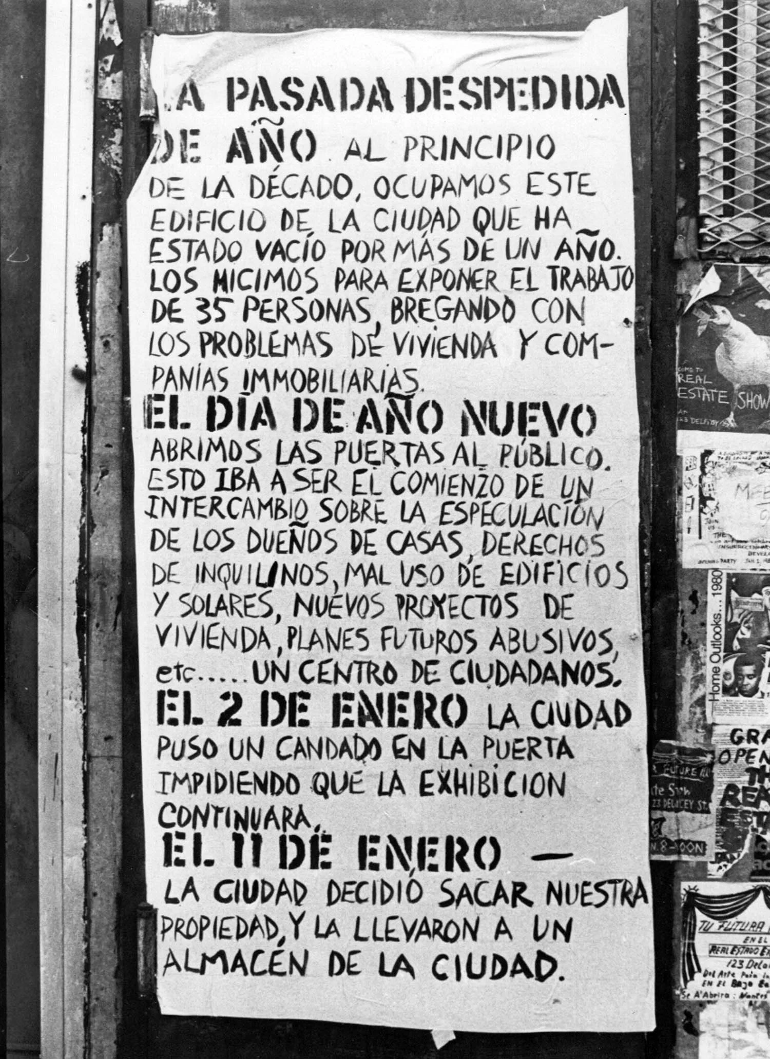 Hand written poster outside the Real Estate Show by Becky Howland (Spanish)