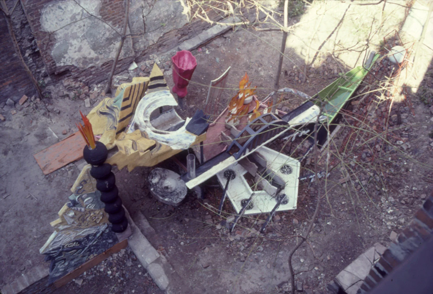 Brainwash , mixed media fountain (steel, cement, wood, water) 20'x10'x10' 1981-84, photo by Andrea Callard