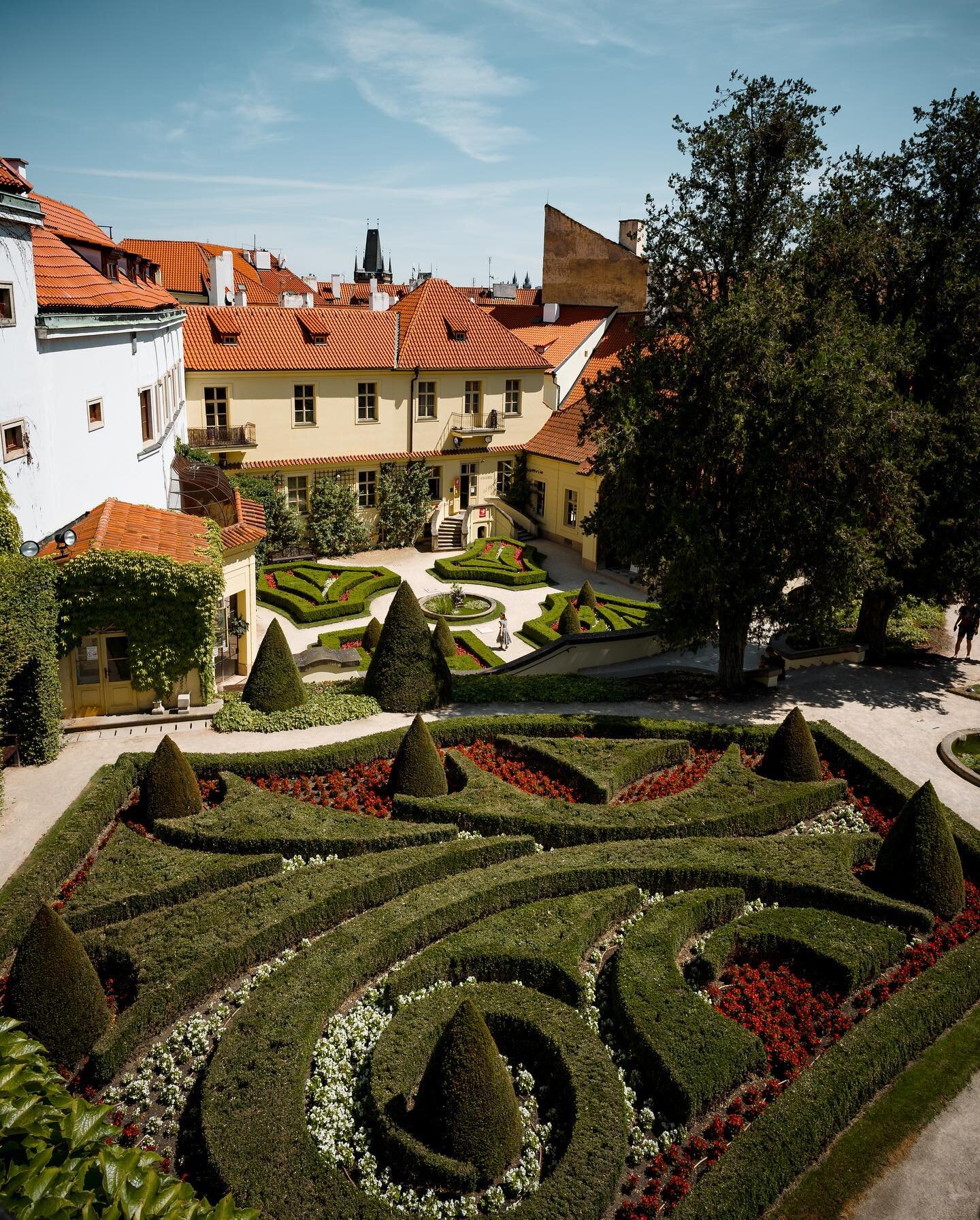 The Vryba Garden Prague 2022 
.
.
Leica SL2-S | Voigtlander 21mm 
f/1.4 (1-3) + Sigma 90mm f/2.8 (4-5)

#leicasl2s #voigtlander21mmf14 #sigma90mmf28contemporary #praguestreetphotography #praguetravel #travelphotography #vrtbagarden #90mm #21mm