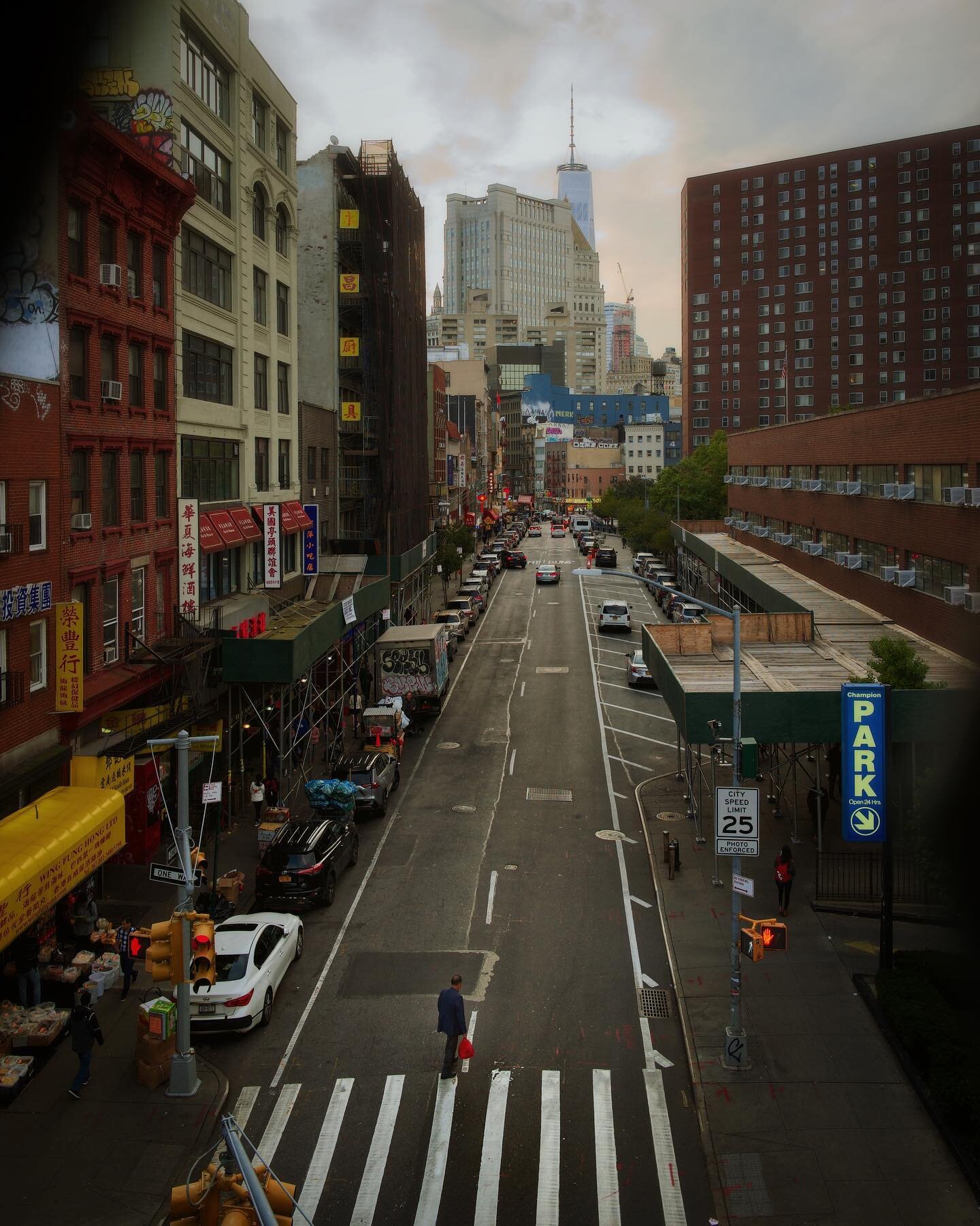 October 2019 New York City 

Leica QP / 

#streetphotography #nycstreets #streetyle #leicaq #leicatyp116 #leicanewyork #strollingaround #bigapplestreets #cityscape #architecturenyc #28mmsummilux #28mmlens #28mmstreetphotography 
#newyork