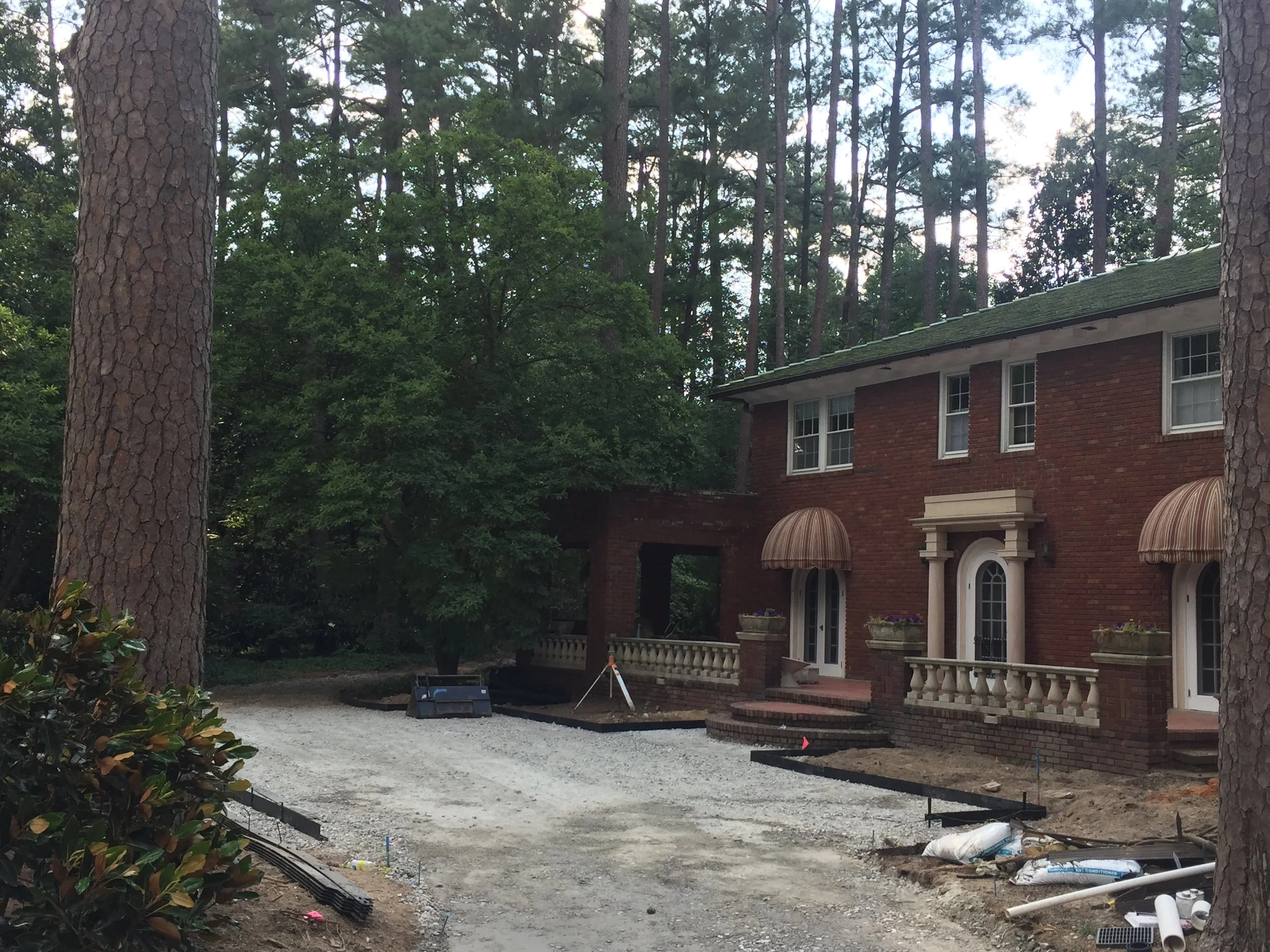  Front yard during construction of the new courtyard and driveway approach. Summer 2018. 