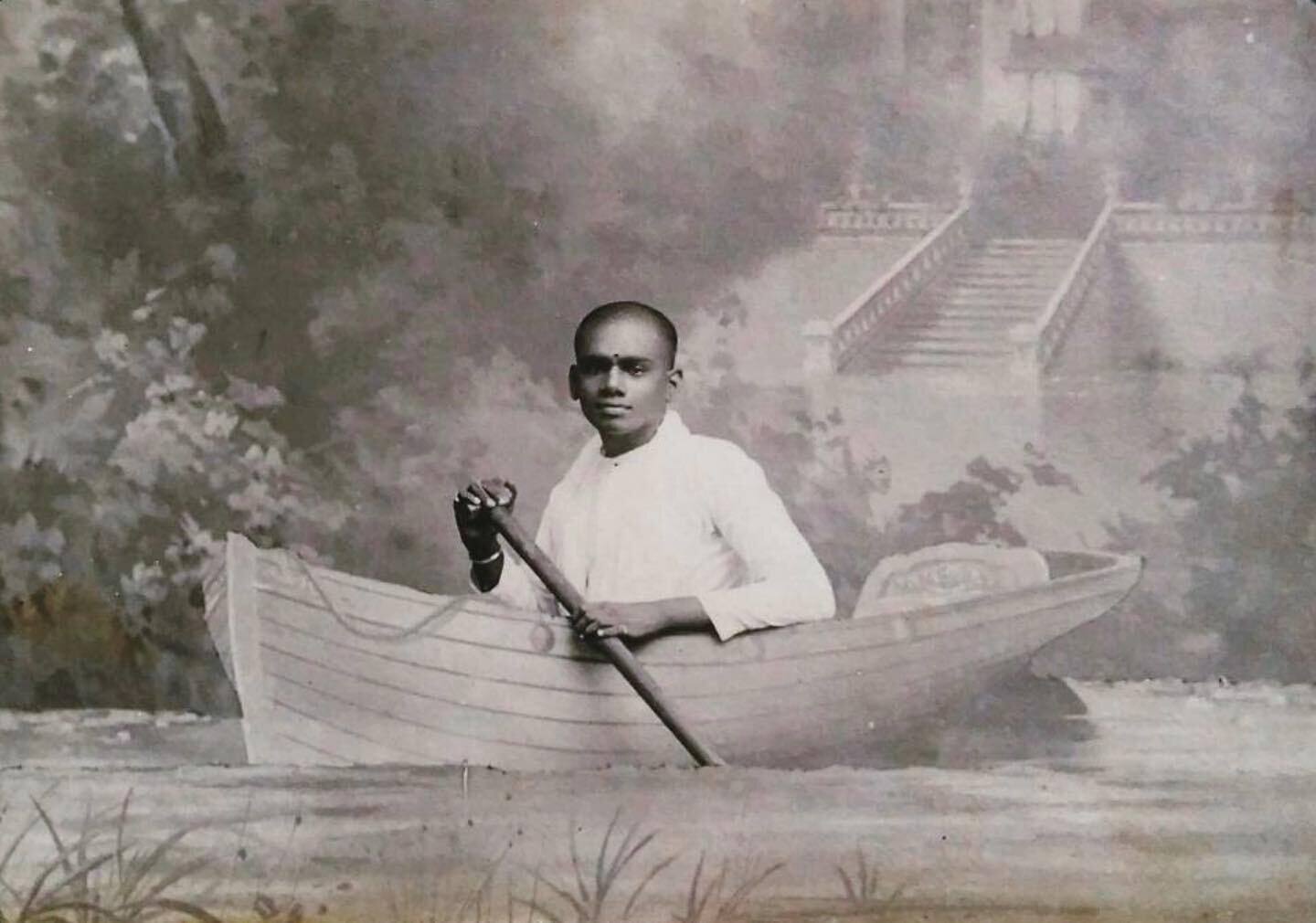 A boy in a row boat. 

🤍 this gem from @starsarchives that showcases Tamil studio photography from 1880 to 1890.

#monsoonmalabar #starsarchives #archive #studiophotography #studioportrait #studiobackdrop #portrait #vintagephotography #vintageindia 