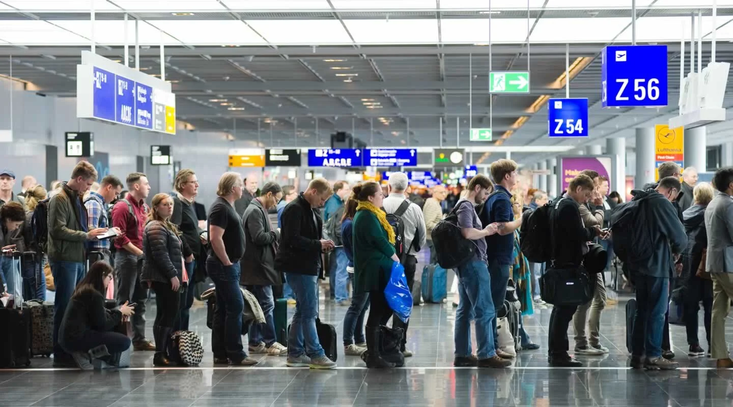 Airport check-in queue.jpg