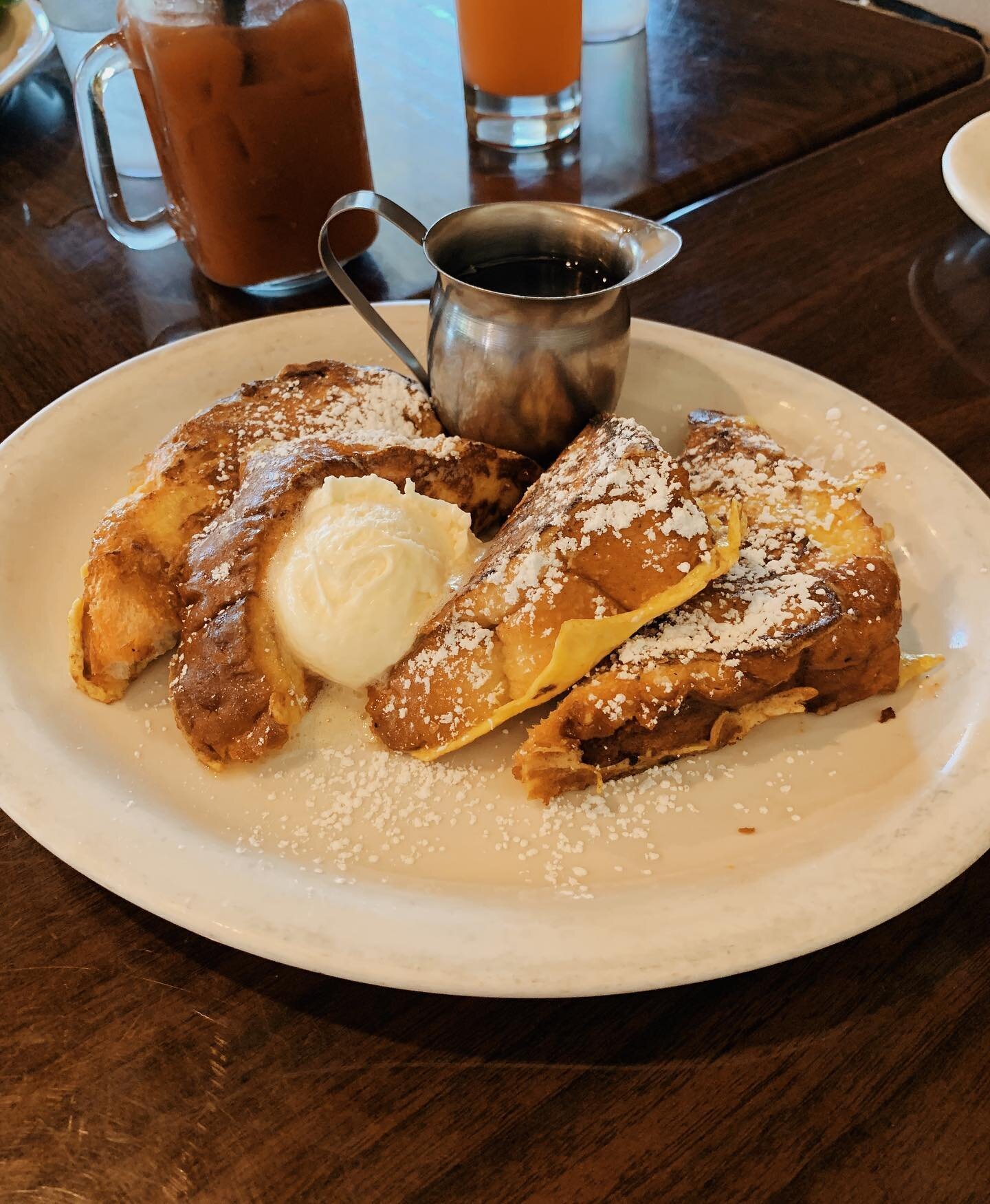 Three day weekends, we LOVE you... almost as much as we love our French toast! 😍

We use cinnamon bread made locally at @sure_to_rise_bakery in Cashmere! Start your weekend with an order of this, you won&rsquo;t be disappointed. 👍
