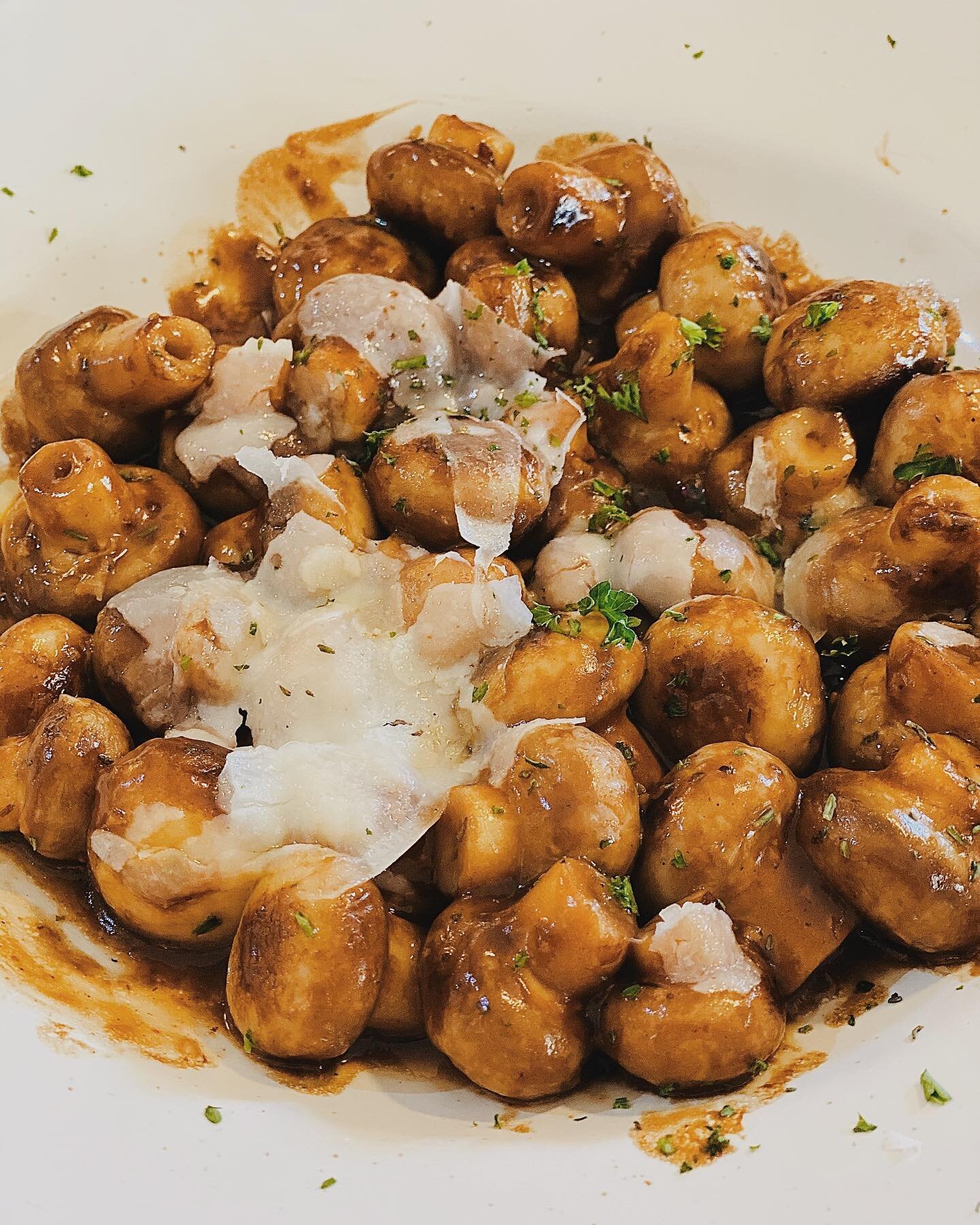 Just in case you needed even more of a reason to come see us for dinner tonight... 😉

Say hello to our saut&eacute;ed mushrooms! Button mushrooms simmered with fresh thyme in sherry wine and demi glaze sauce and topped with Parmesan cheese... and th