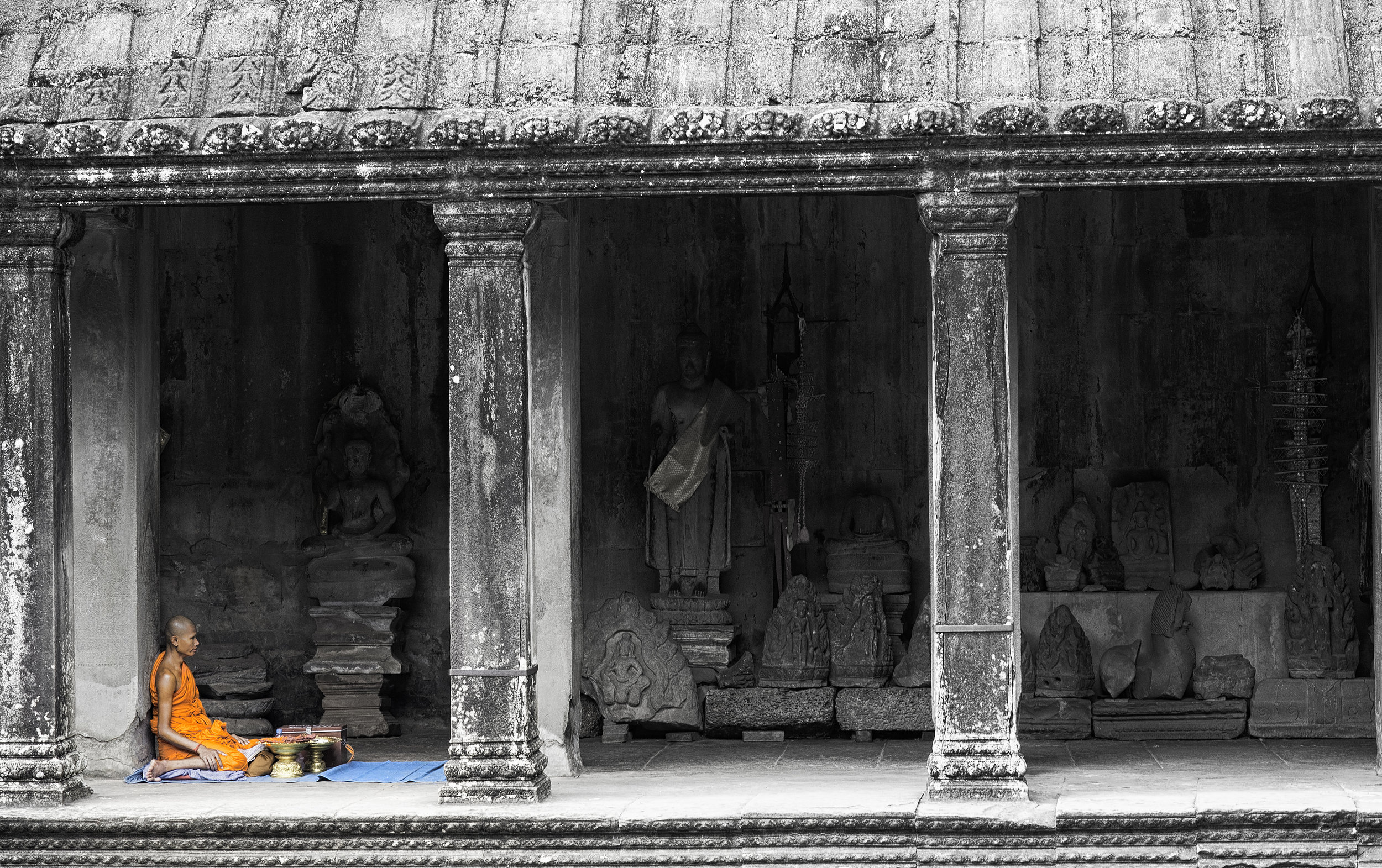 Monk at Angkor Wat.jpg