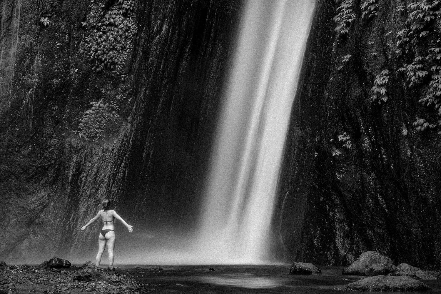 bali-waterfall-girl1.jpg