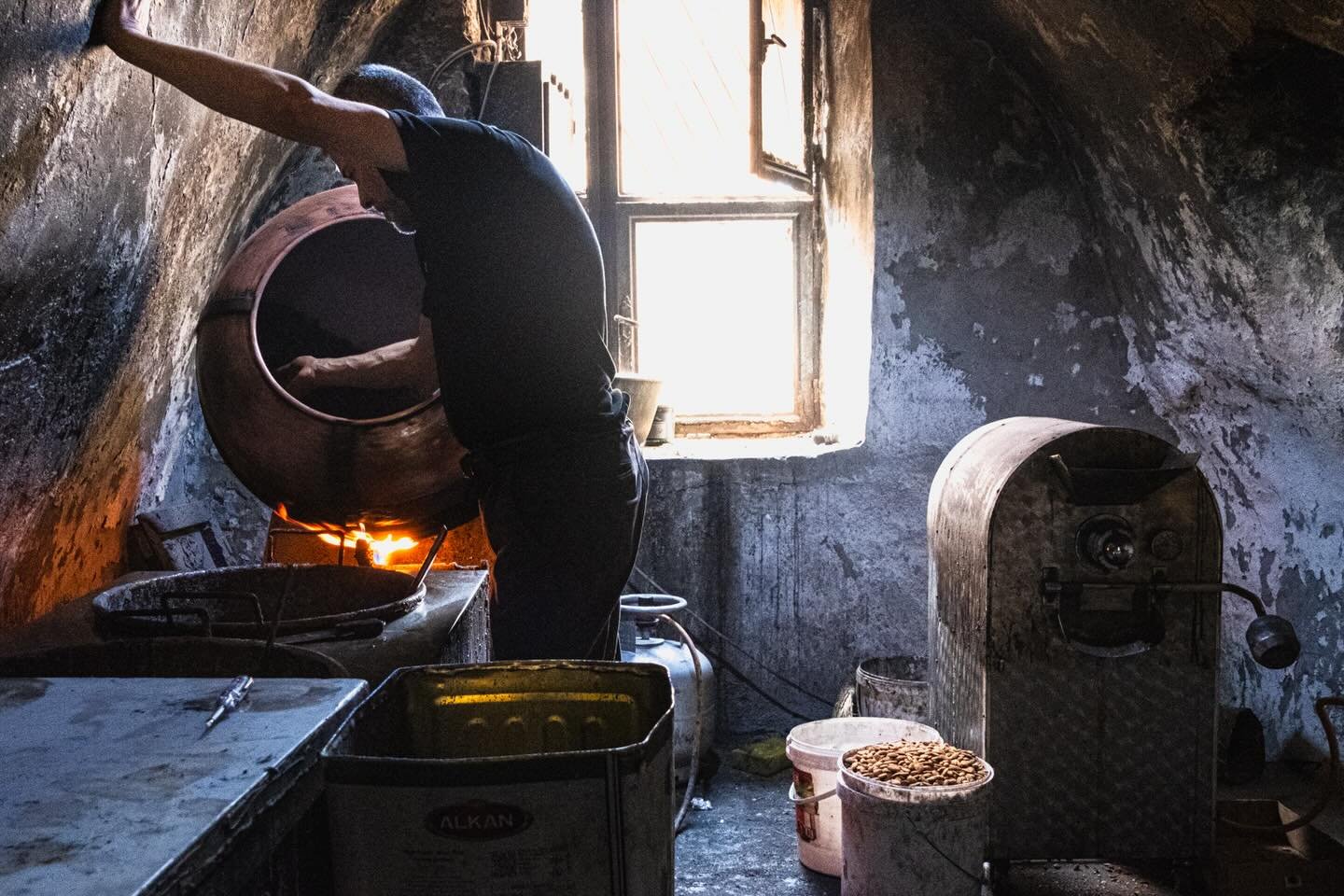 Holidays are over.  Back to work. 

Men at work 2
Making Mardin Blue Candy Almonds
Mardin, T&uuml;rkiye 

#idaretoshoot
#street_avengers
#trevisophotographicfestival
#vanspc
