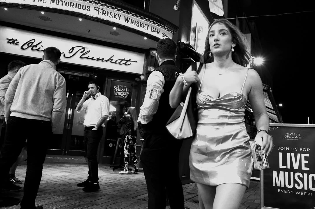 A night out in Cork

#streetphotography_bw 
#idaretoshoot 
#nightlife 
#streetlife