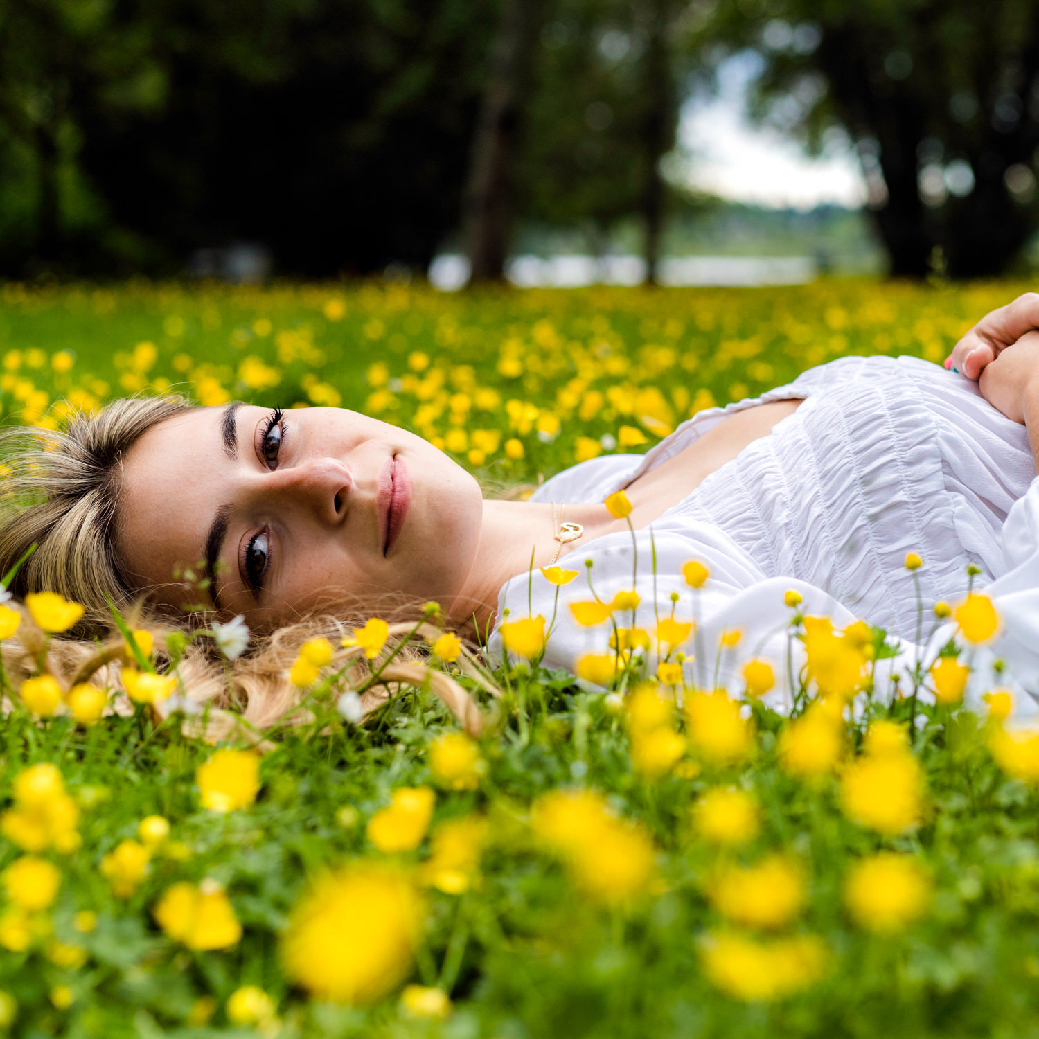 Young-woman-lying-on-daisies.jpg