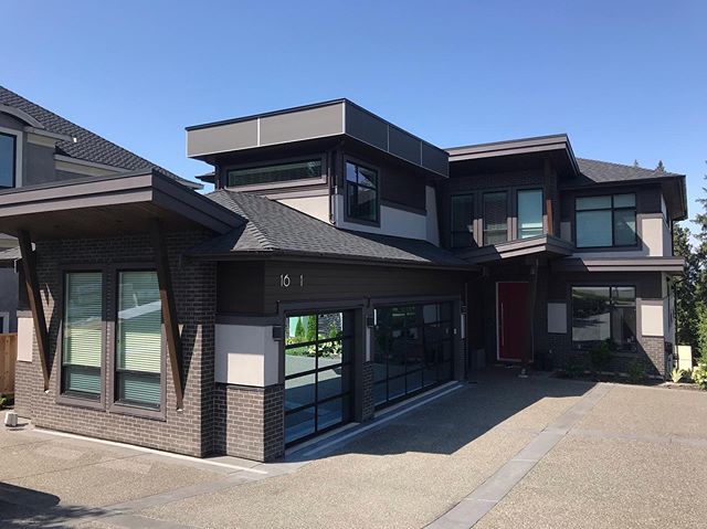 1% Shade &amp; Motorized!
✅
.
.
.
.
.
#somfy #lutron #homeautomation #framing #framingstage #blinds #interiordesign #homedecor #windowcoverings #shades #home #curtains #design #interior #hunterdouglas #interiors #style #rollerblinds #decor #windows #