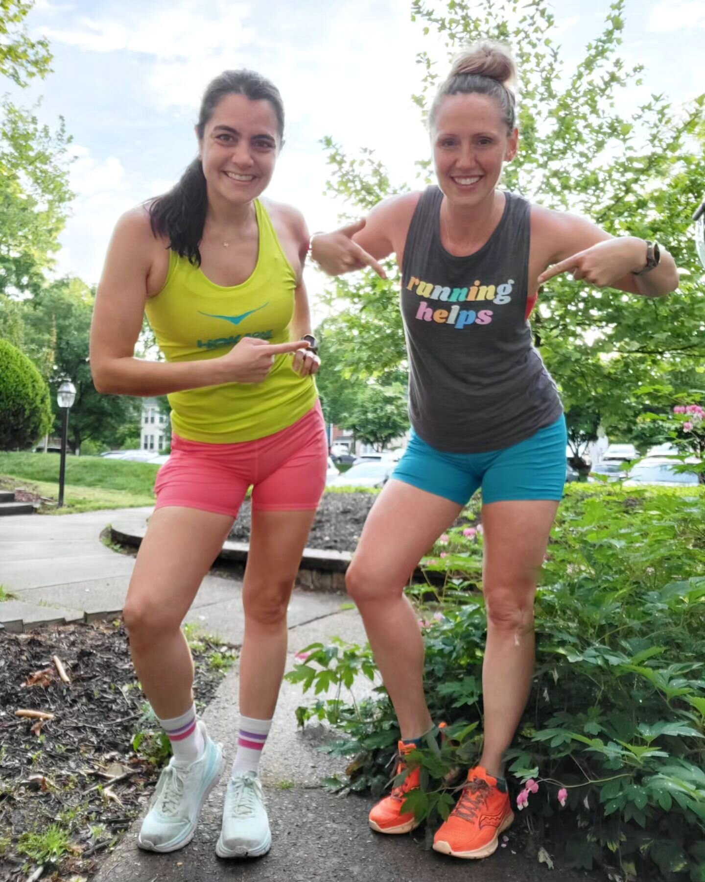 You guys! If you run, you are a runner. And if you run, no matter what you are going through in life, running helps!!

Can @sparkleathletic and @mileposts pretty please bring this tank back? It's our favorite! 💕

Super easy recovery miles this morni