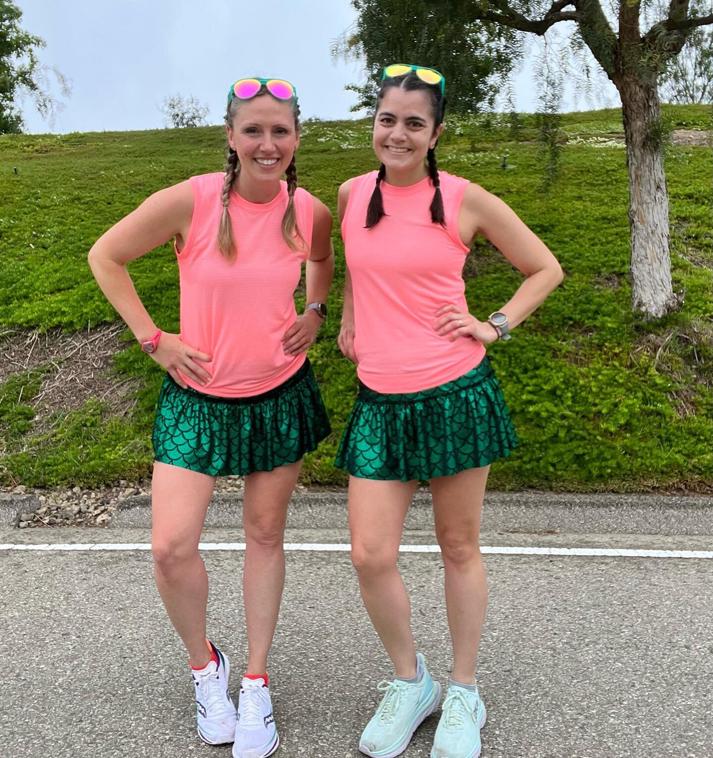 Mermaid shake out run this morning before accidentally getting more than 20,000 steps the day before a marathon 🤷🏻&zwj;♀️🤷🏼&zwj;♀️

@mountains2beachmarathon here we come! Ready for our 4am bus so that we can run to the beach!!! 

#marathon #funpa