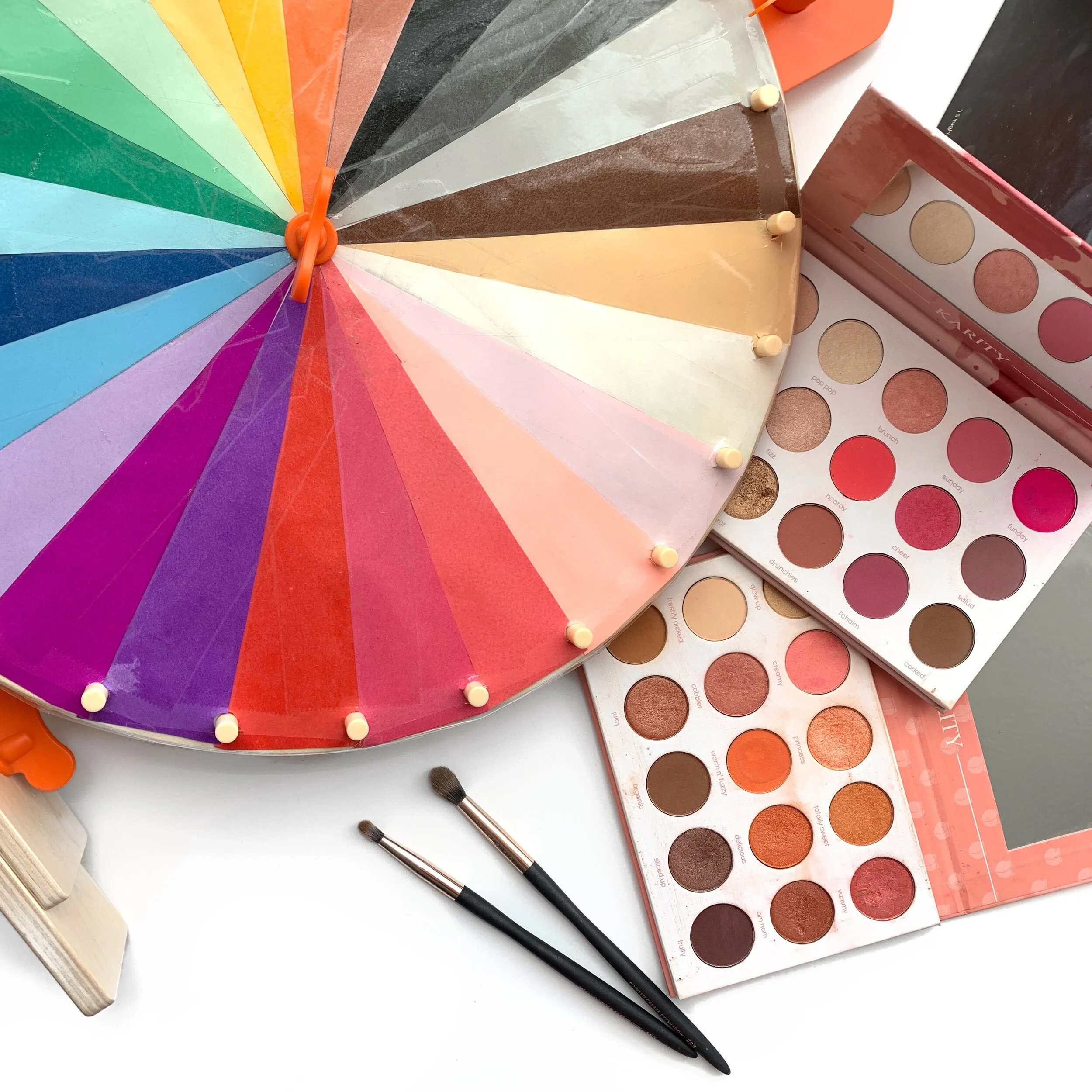MAKEUP ROULETTE? YA SURE, THAT'S A THING...