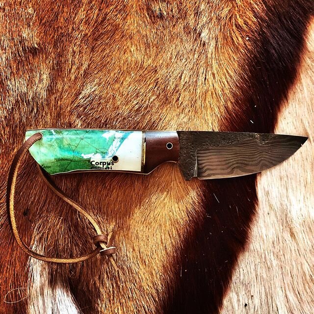Rockport camp knife. The Texas maps really stand out in the handles. Black walnut and brass liners add to the effect.