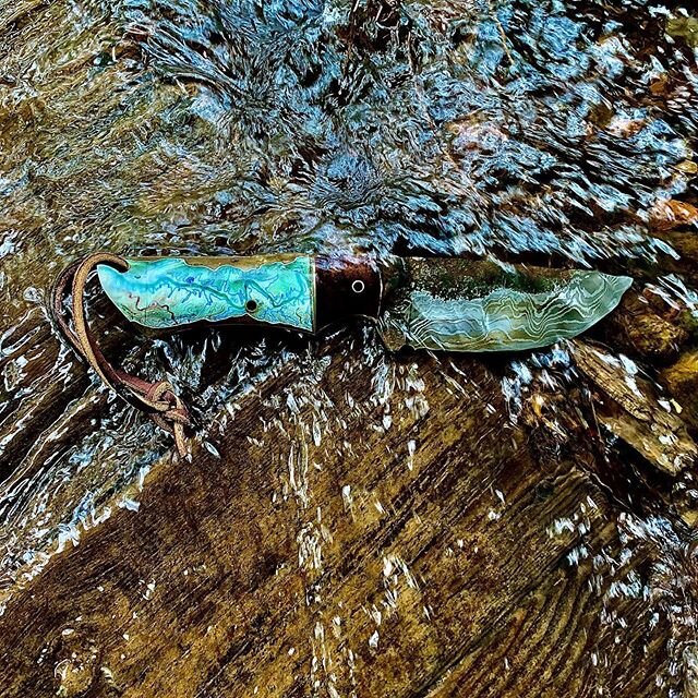 Fontana Lake knife in its environment.