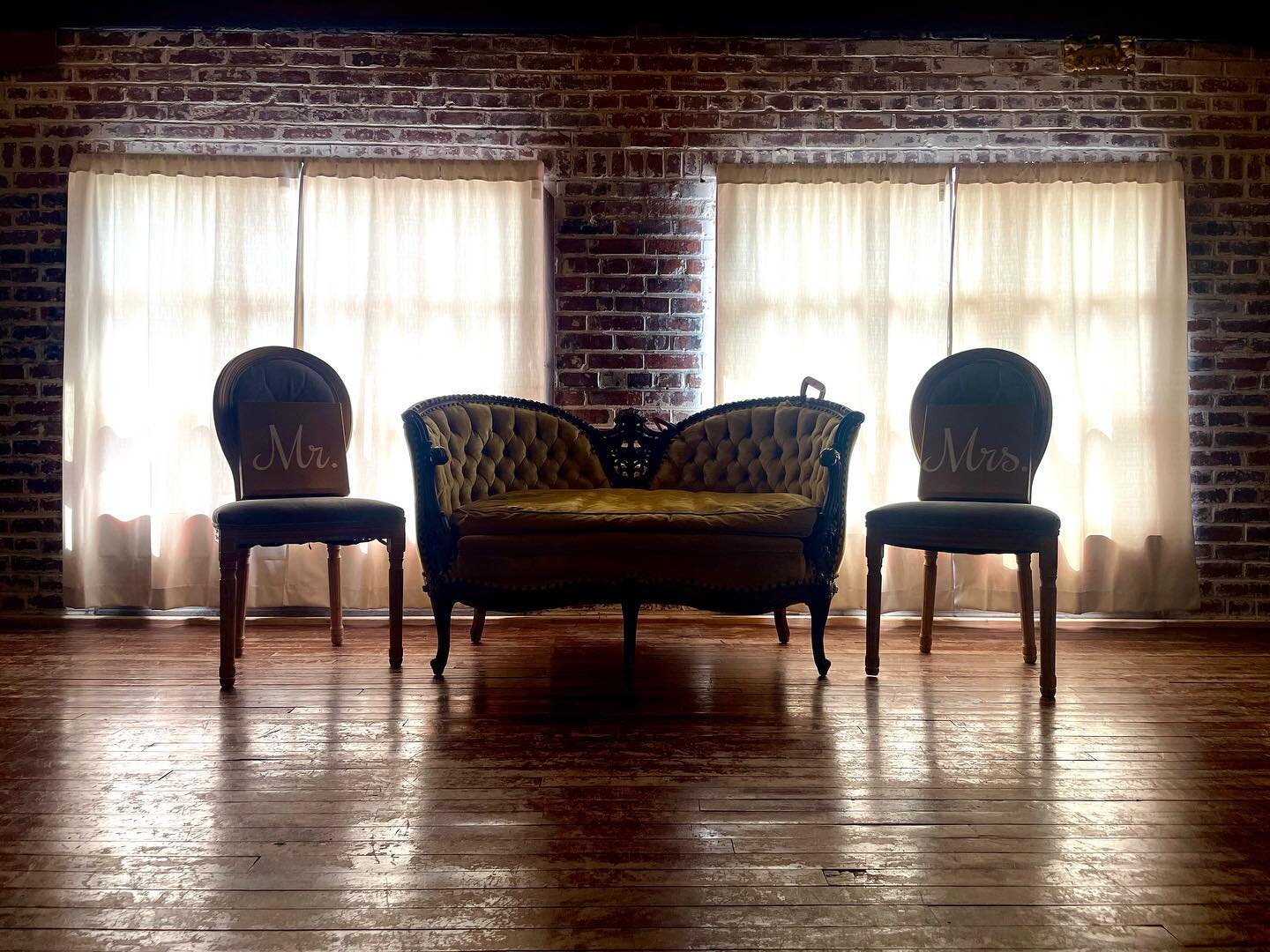 All that&rsquo;s missing is you. Picture yourself @vintageballroom. #springwedding #omahaweddimgvenues #oldmarket #oldmarketwedding #vintagebride #vintagegroom #vintageballroom #vintagewedding #vintagesettee #vintagesofa #vintagelivingroom