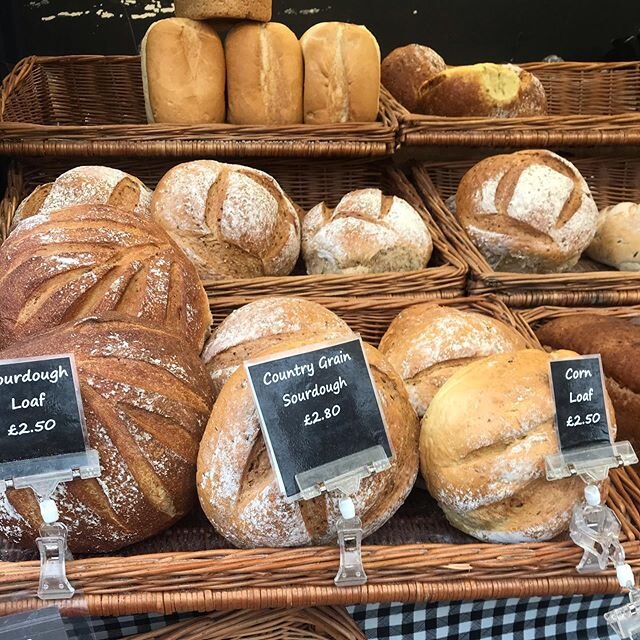 🤤 If you're staying with us over a Saturday, pop in to #Swaffham for their #SaturdayMarket to stock up on fresh produce for a long &amp; lazy lunch 🤎 #saturday #shoplocal #marketday #swaffham #narvalleycottages #countryliving #freshproduce #freshbr