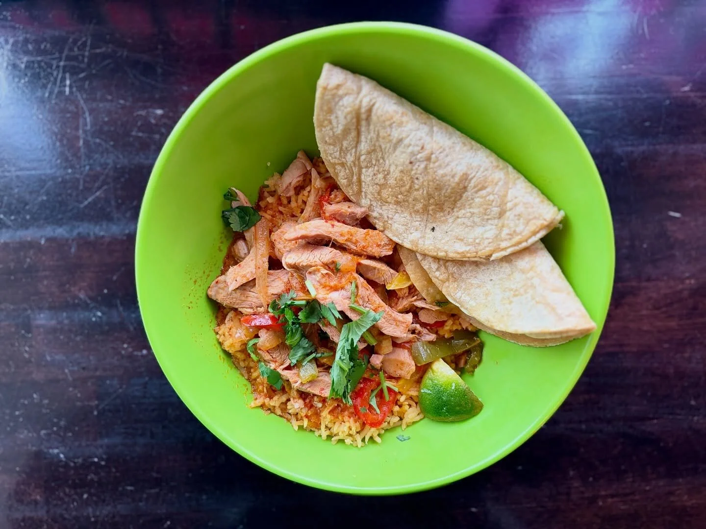 🔥𝔫𝔢𝔴 𝔰𝔭𝔢𝔠𝔦𝔞𝔩𝔰🔥 

&bull;THAI CHICKEN RICE BOWL- chicken, peppers, onions, garlic, ginger, in a red curry broth. topped with cilantro, served over rice, with 2 corn tortillas

&bull;SPAM TACO- marinated &amp; char-grilled spam, cabbage, se