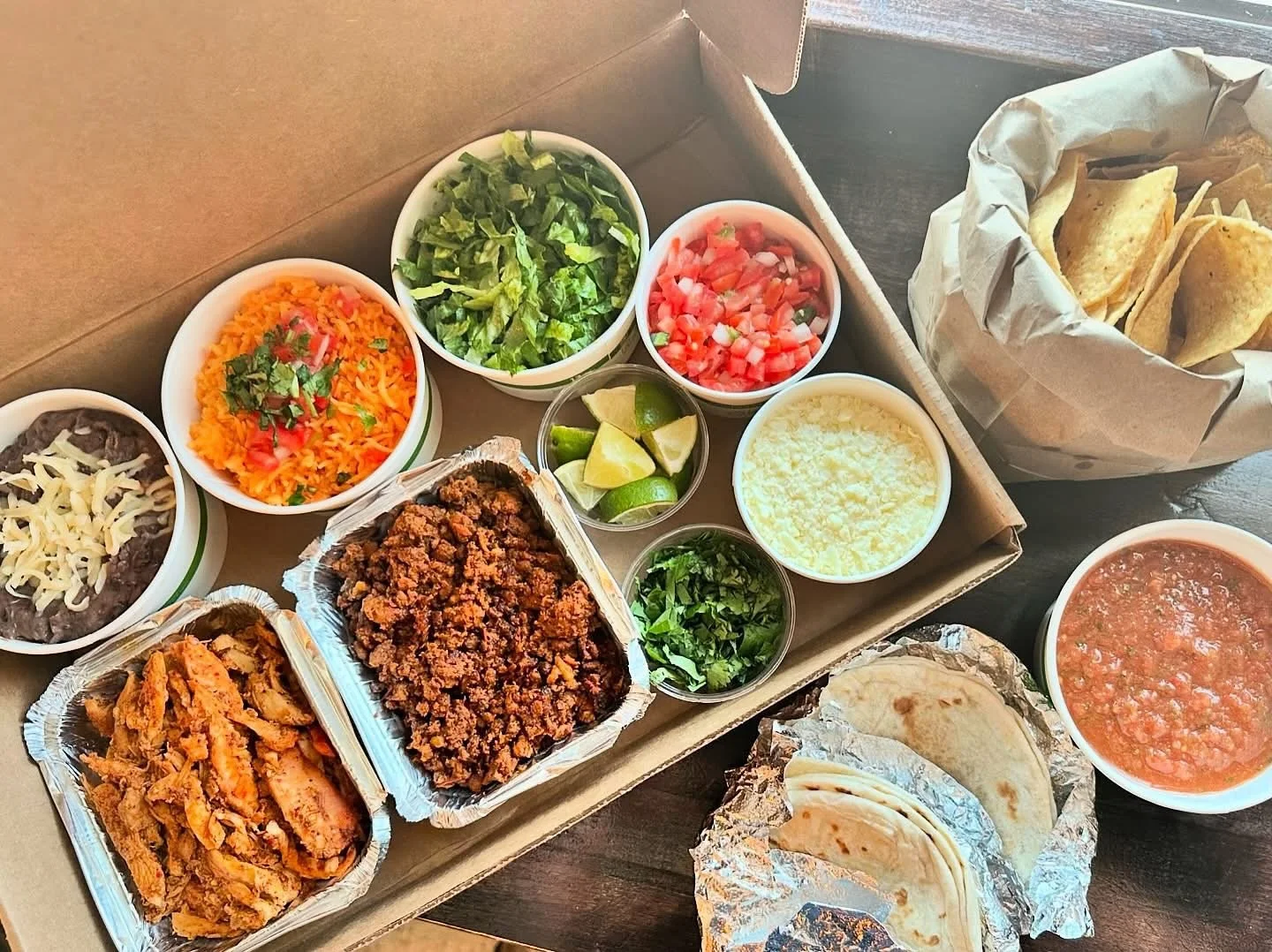 ＰＲＥ－ＯＲＤＥＲ ＮＯＷ
No tricks, just tacos! 🌮🎃
We&rsquo;re closing at 4pm on Halloween, but you can pre-order our Build-Your-Own Taco Boxes and 4-pack of Margaritas for the perfect pre-trick-or-treat feast.
https://order.toasttab.com/online/el-arbol