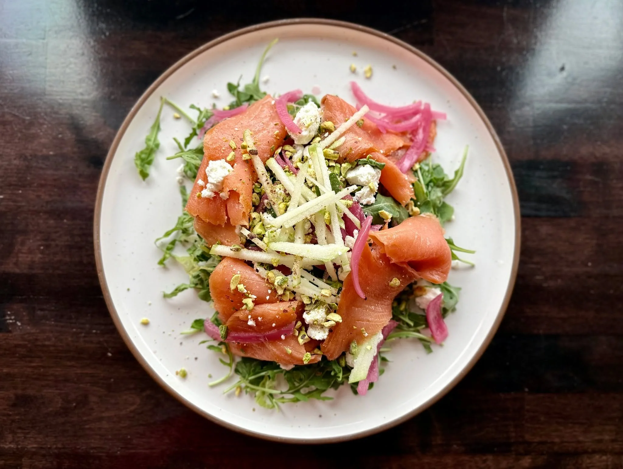 🅟🅞🅟-🅤🅟 🅢🅟🅔🅒🅘🅐🅛
𝗦𝗺𝗼𝗸𝗲𝗱 𝗦𝗮𝗹𝗺𝗼𝗻 𝗦𝗮𝗹𝗮𝗱 -𝘈𝘳𝘶𝘨𝘶𝘭𝘢 &amp; 𝘙𝘰𝘮𝘢𝘪𝘯𝘦 𝘣𝘭𝘦𝘯𝘥, 𝘨𝘰𝘢𝘵 𝘤𝘩𝘦𝘦𝘴𝘦, 𝘱𝘪𝘤𝘬𝘭𝘦𝘥 𝘳𝘦𝘥 𝘰𝘯𝘪𝘰𝘯, 𝘱𝘪𝘴𝘵𝘢𝘤𝘩𝘪𝘰𝘴, 𝘴𝘰𝘶𝘳 𝘢𝘱𝘱𝘭𝘦𝘴, 𝘢𝘯𝘥 𝘤𝘰𝘭𝘥 𝘴𝘮𝘰𝘬𝘦𝘥 𝘴𝘢𝘭