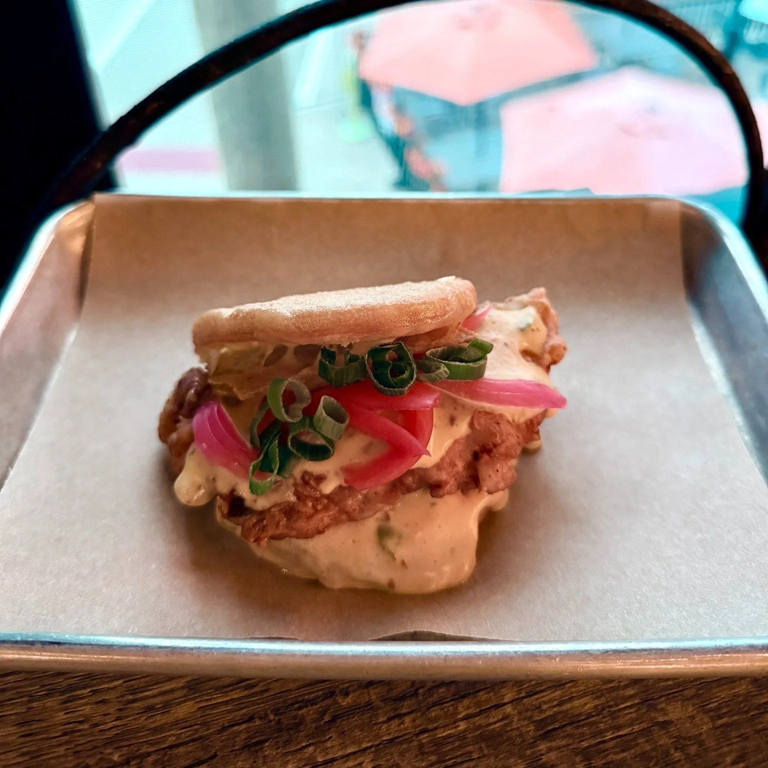 ＰＯＰ－ＵＰ ＳＰＥＣＩＡＬ
𝗳𝗿𝗶𝗲𝗱 𝗰𝗵𝗶𝗰𝗸𝗲𝗻 𝗺𝗼𝗺𝗼 𝗯𝘂𝗻 - 𝘤𝘩𝘪𝘩𝘶𝘢𝘩𝘶𝘢 𝘤𝘩𝘦𝘦𝘴𝘦, 𝘫𝘢𝘭𝘢𝘱𝘦𝘯𝘰 𝘤𝘩𝘦𝘦𝘴𝘦 𝘴𝘢𝘶𝘤𝘦, 𝘱𝘪𝘤𝘬𝘭𝘦𝘥 𝘰𝘯𝘪𝘰𝘯, 𝘨𝘳𝘦𝘦𝘯 𝘰𝘯𝘪𝘰𝘯, 𝘧𝘳𝘪𝘦𝘥 𝘣𝘢𝘰 𝘣𝘶𝘯