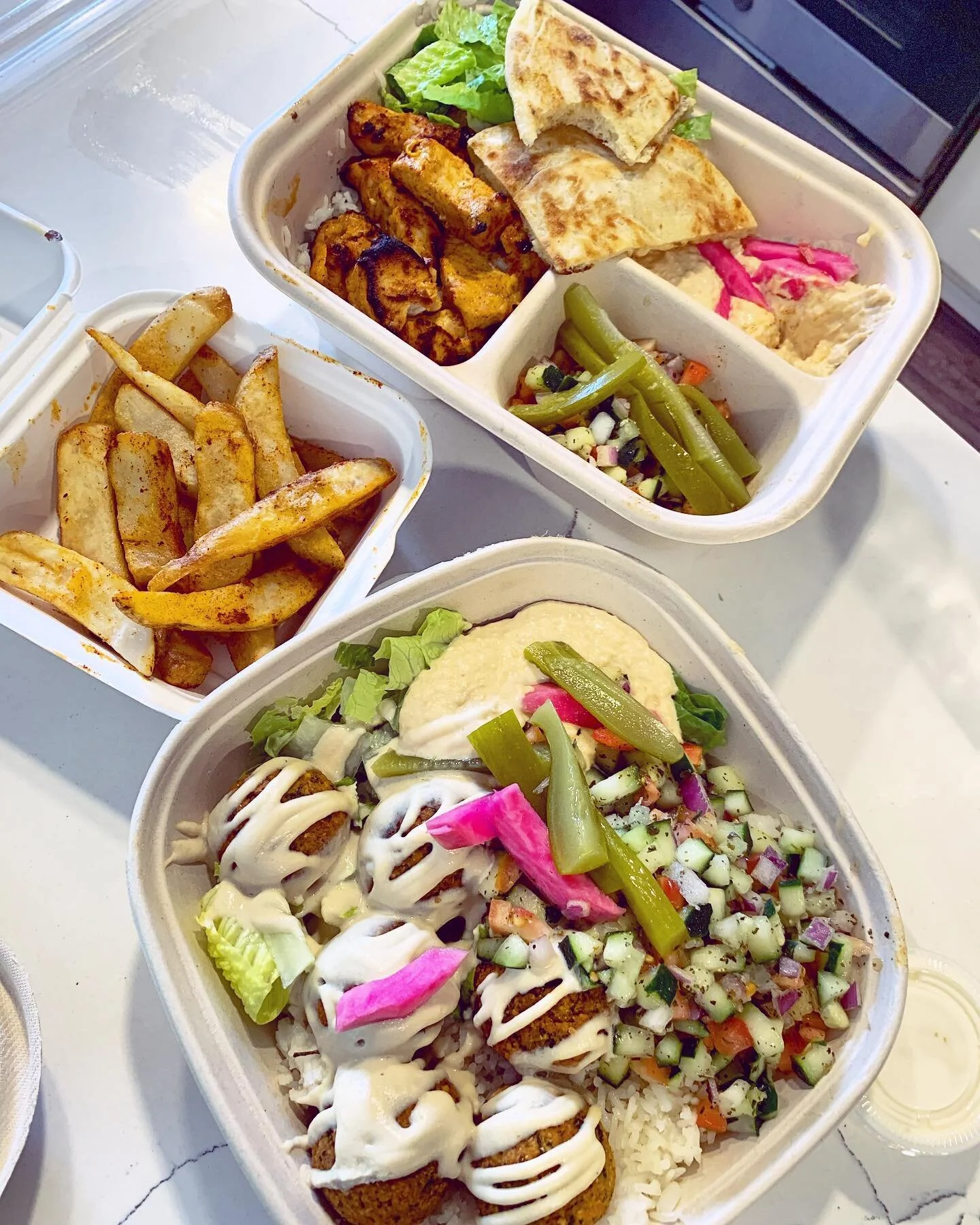 This is one of our favorite take out options EVER. So fresh, so delicious, and usually makes for three full meals for us (huuuuge servings) 🤤🤤 @manakishoven for the win! #manakish #walnutcreekfoodies #localtakeout