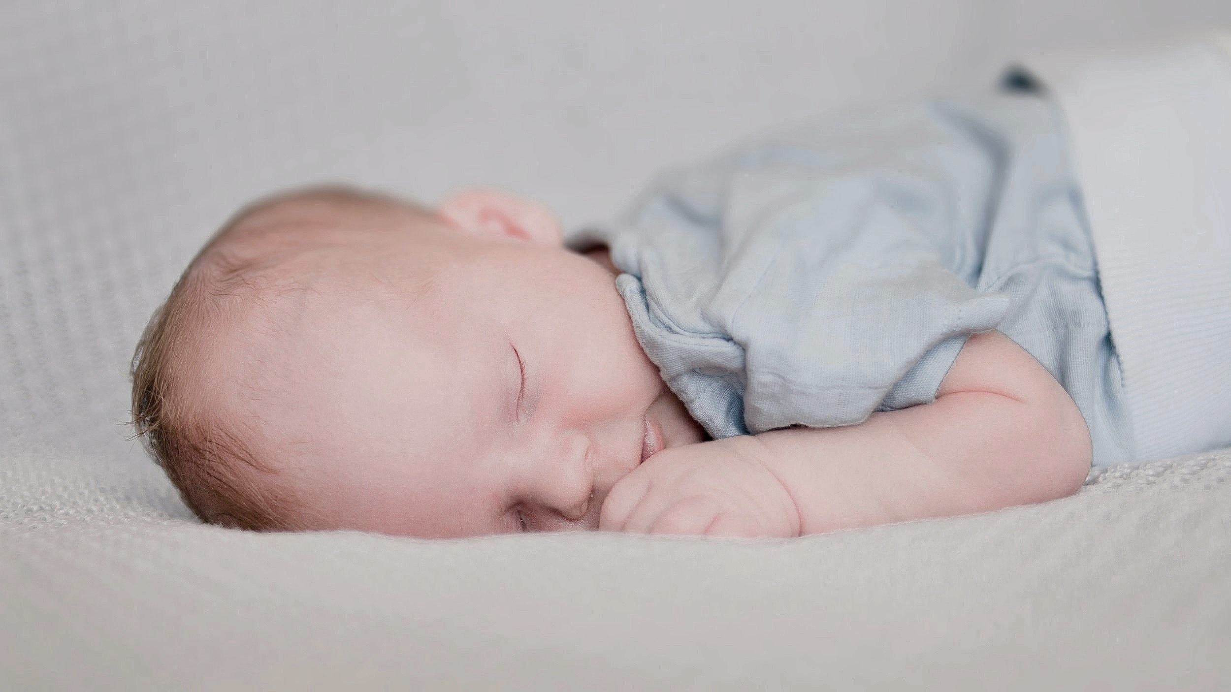 adorable-baby-bed-2112018.jpg
