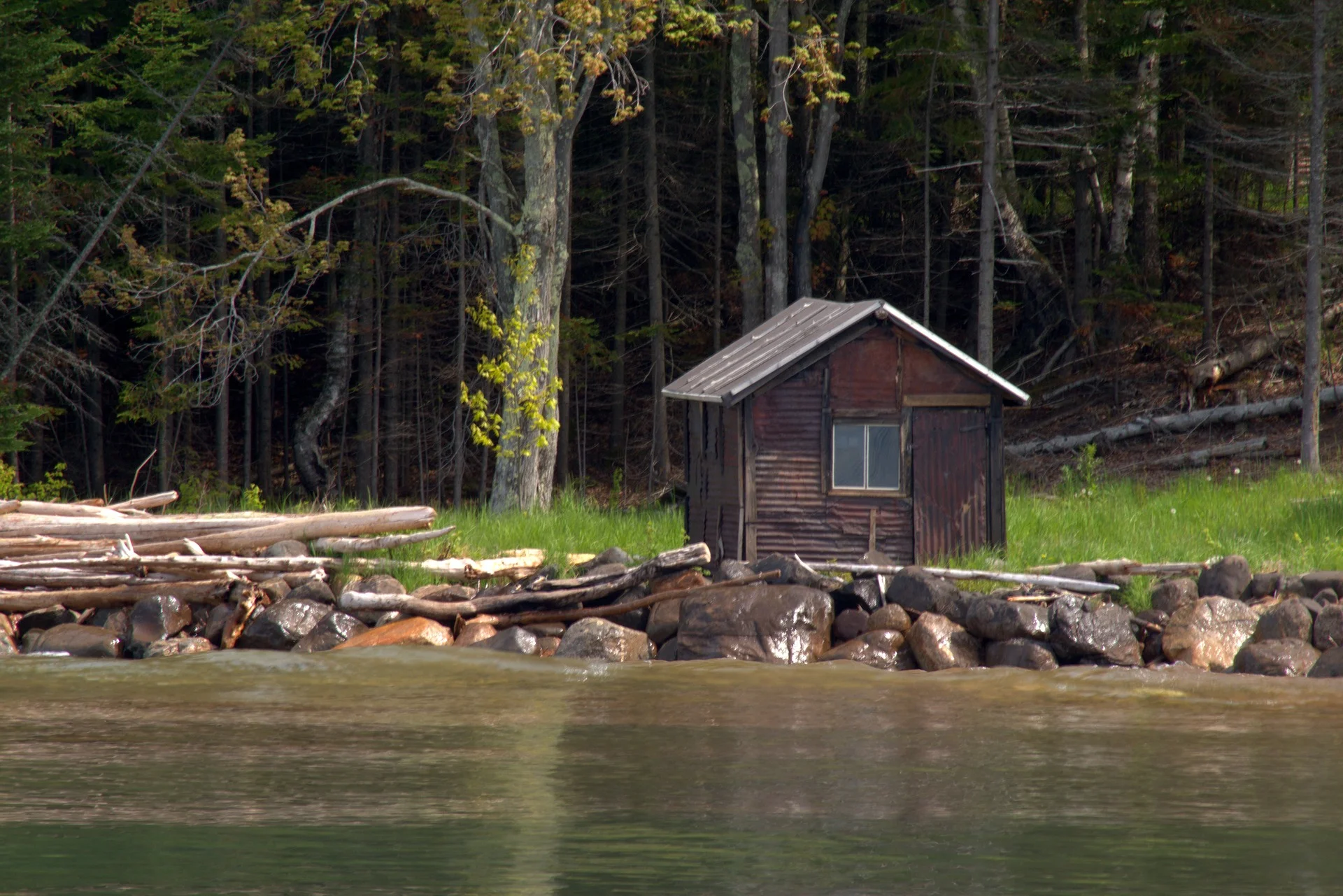 manitou-island-fish-camp-cabin-3532419_1920.jpg