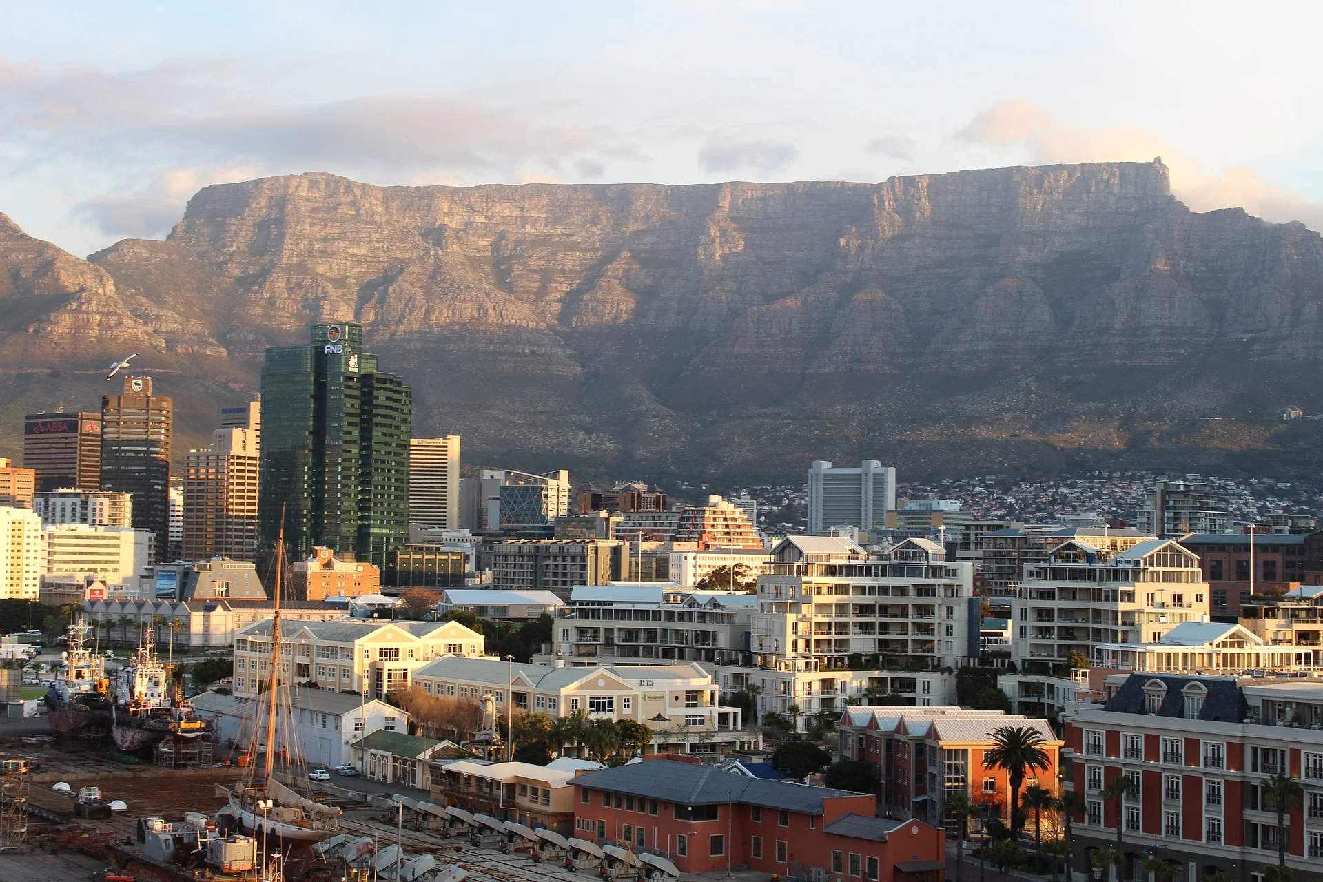 table-mountain-836847_1920.jpg