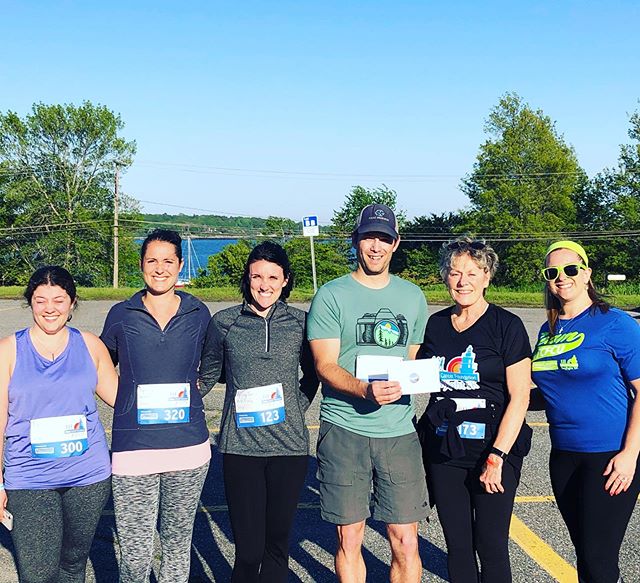 So happy to have partnered with Town &amp; Country Federal Credit Union to clean a bunch of cars and raise over $300 for their @mcf_triforacure team // @maine_cancer #mainecancerfoundation #twilight5k #5k #5krun #fundraiser