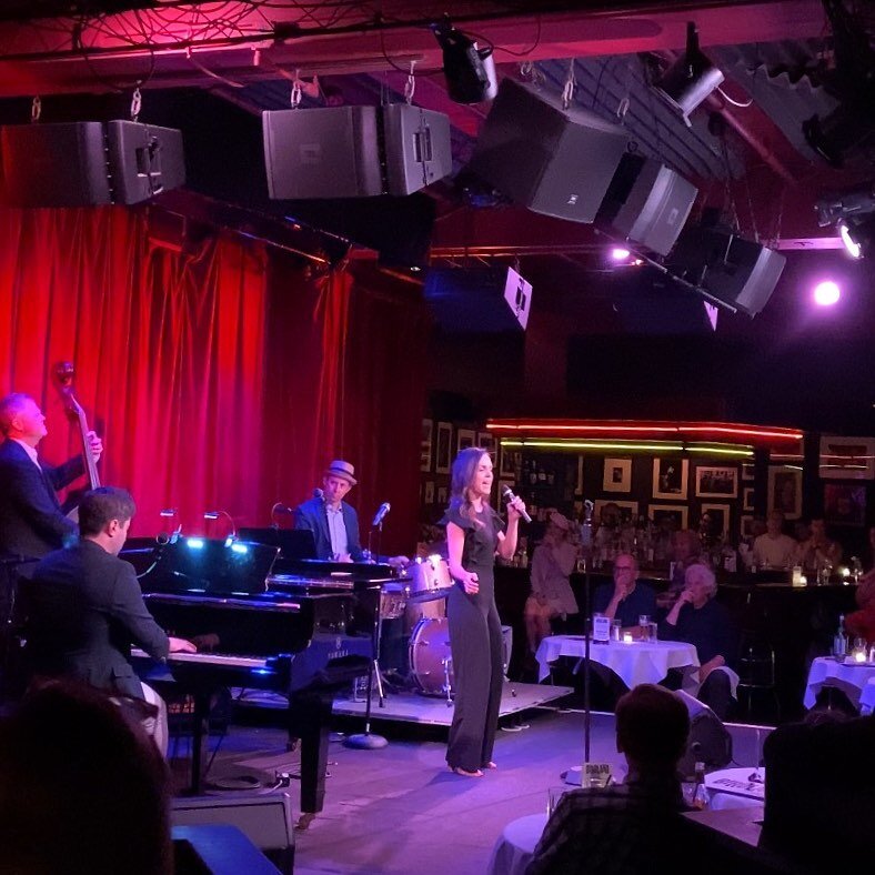 Sometimes I branch out a little&hellip; 🙃 So much fun to sing at @jimcarusoscastparty at @birdlandjazz a week ago! Special thanks to these amazing musicians for playing and making me sound good! 🎶
.
#birdland #birdlandjazz #gershwin #swonderful #ny