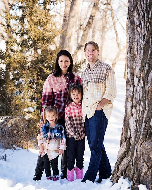 winter family pictures outfits outdoor