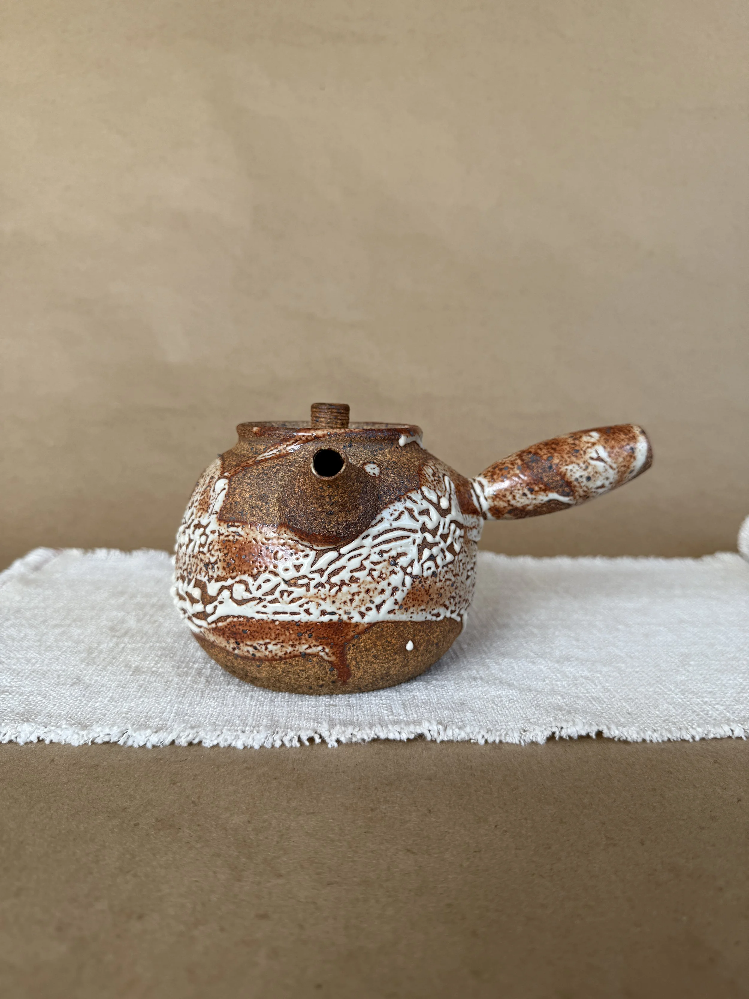 Coral Teapot (650ml)