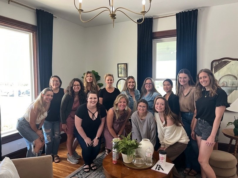 Master Classes Day One! ✅
⠀⠀⠀⠀⠀⠀⠀⠀⠀
Thank you to all of the lovely estheticians + cosmetologists who joined me today for the Ingredients + Treatments master class and Natural Selling + Social Marketing master class! 
⠀⠀⠀⠀⠀⠀⠀⠀⠀
I had a wonderful day g