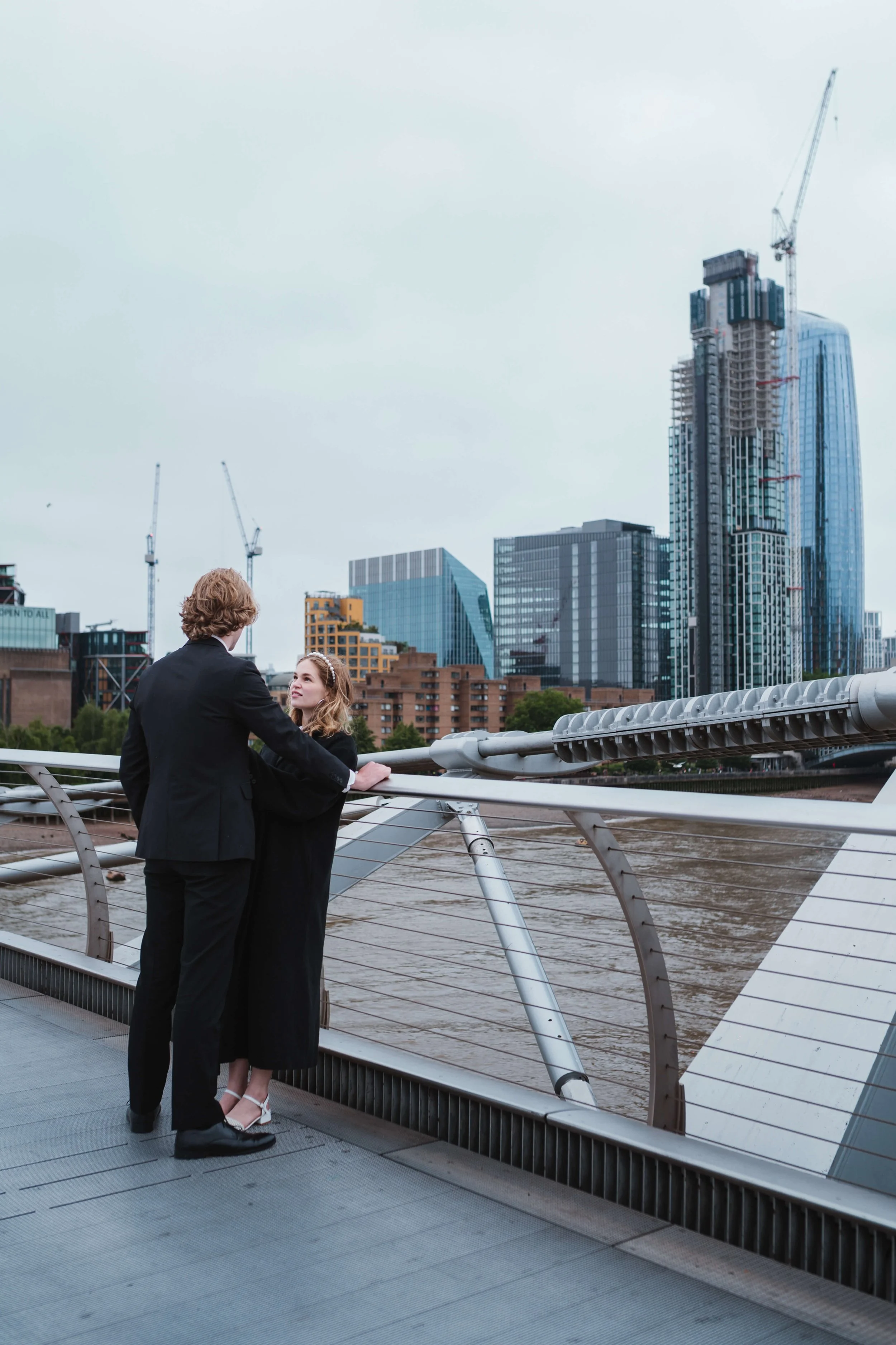 bride and groom on millennium bridge 