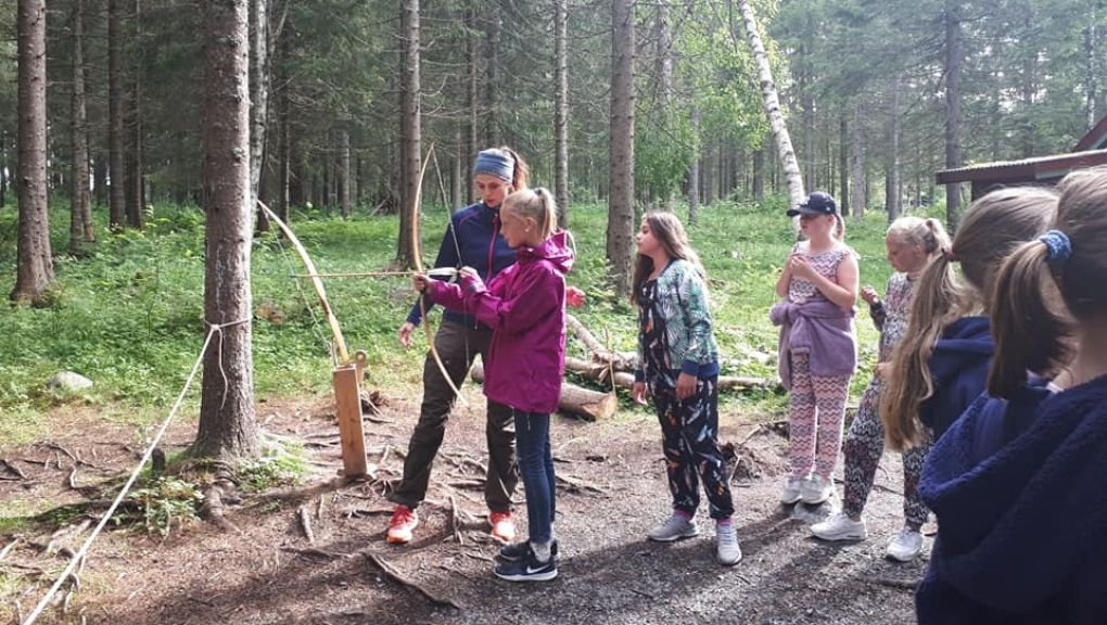 Over skog og heiberg | Barnebursdag | Pil og bue