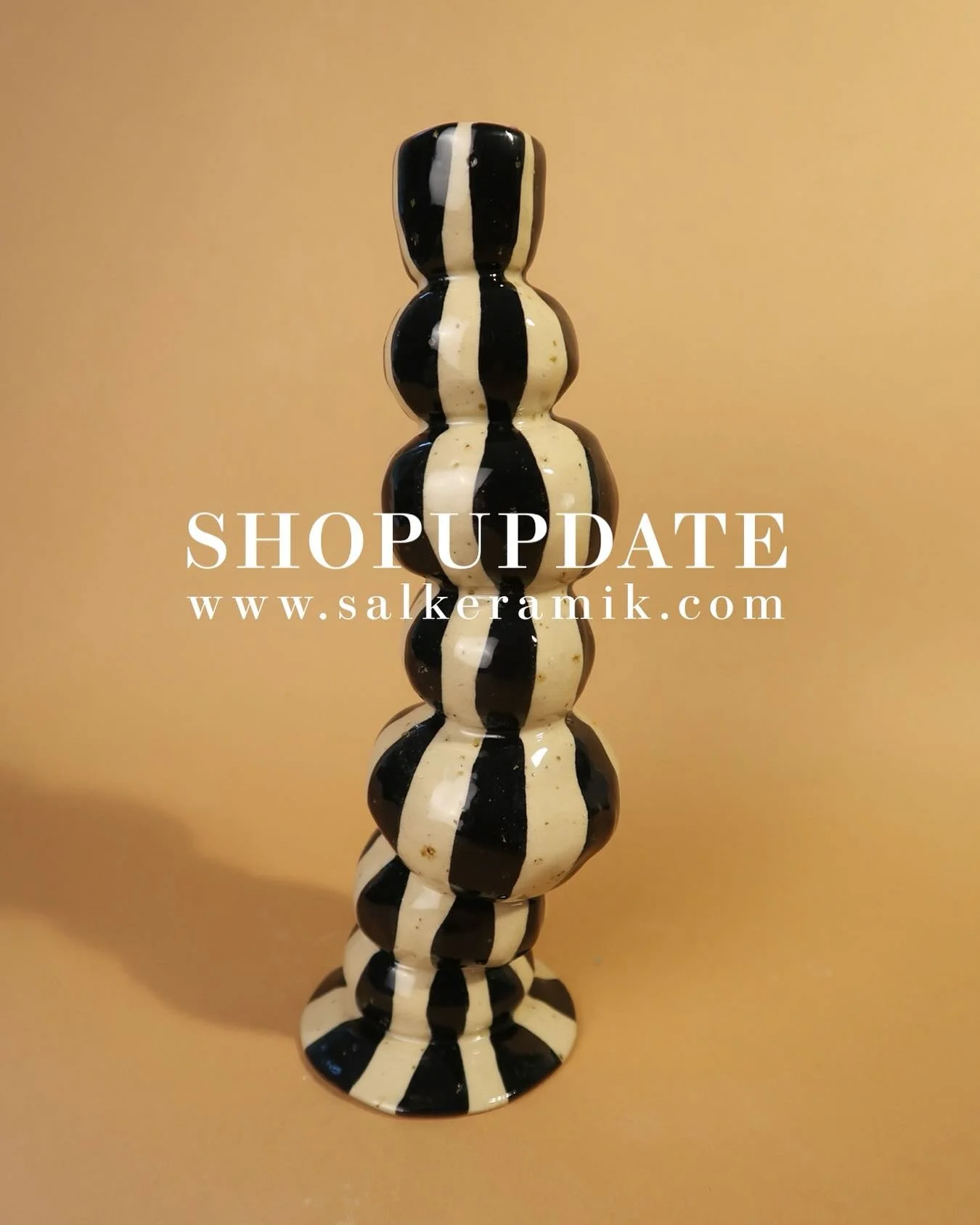 Ihr Lieben es geht los! Ich hoffe ihr findet die ein oder Andere Gl&uuml;cklichkeit: neue Keramik oder einen Kurs?
Bis gleich 🥳❤️&zwj;🔥😘
w w w . s a l k e r a m i k . c o m

#modernpottery #handbuiltceramics #t&ouml;pfern #potteryworkshop #fr&uuml