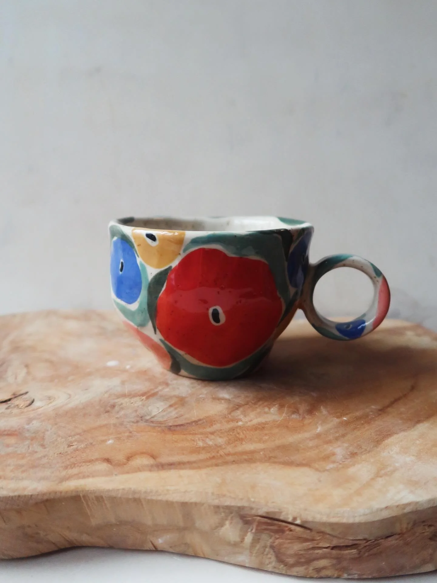 Morgen um 10 Uhr sehen wir uns (hoffentlich) digital auf www.salkeramik.com. Unter anderem mit dieser extragro&szlig;en Cappuccino Mug aus meiner beliebten Garden Collection 🌸🌿

#ceramicart #tassenliebe #handbuiltceramics