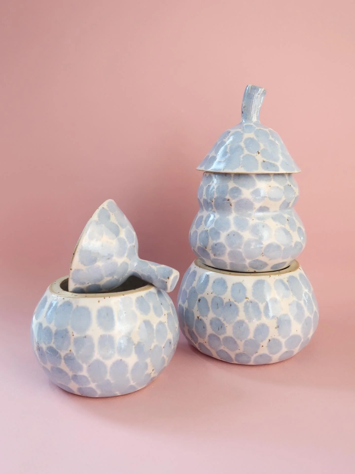 Ihr Lieben, am kommenden Sonntag ist wieder Shopupdatezeit! Unter anderem mit diesem tollen Trio 💞
Ab 10 Uhr geht es los.
www.salkeramik.com

#handbuiltpottery #handbuiltceramics #keramikliebe #tablewaredesign #scandiceramics